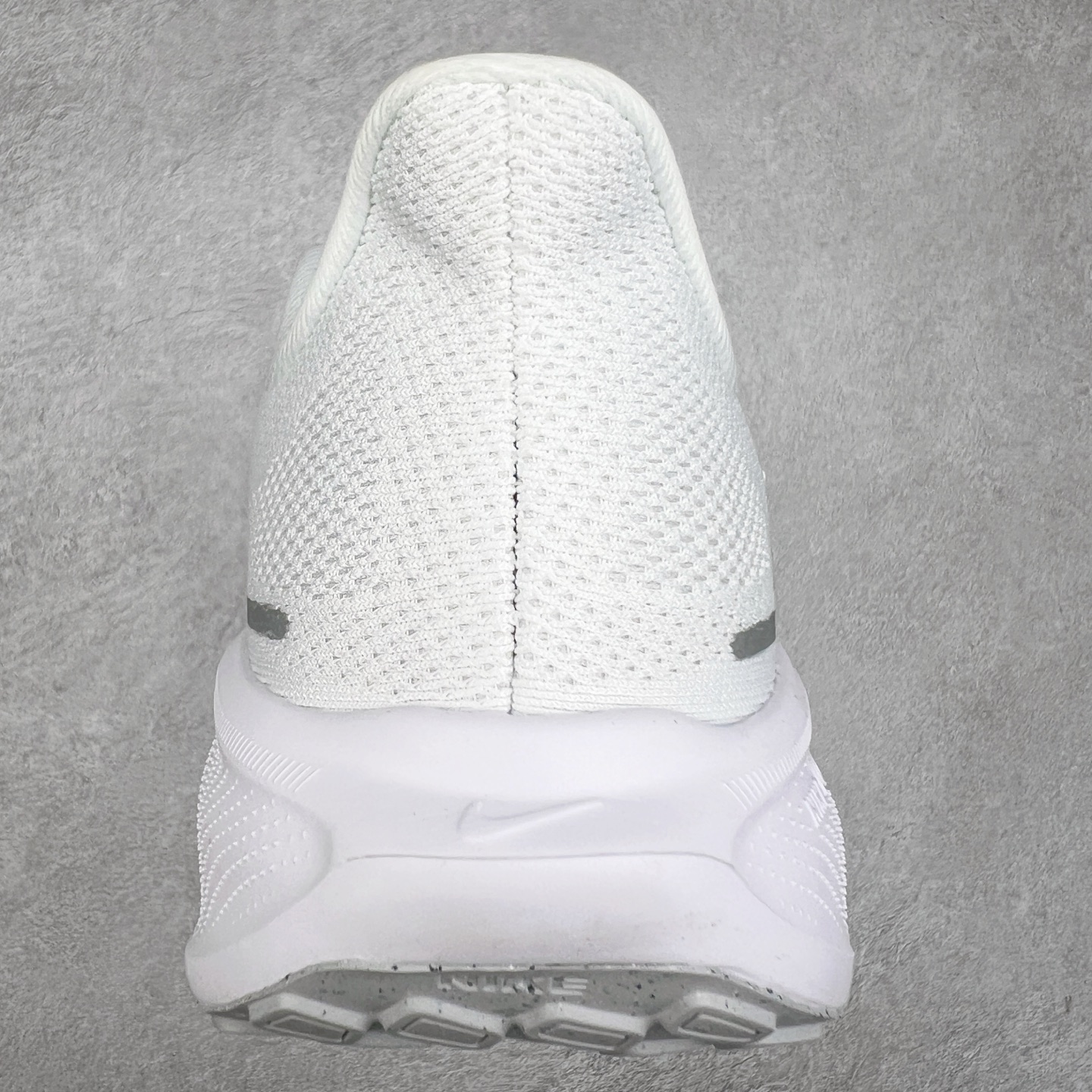 图片[8]-＃特价福利 NK Zoom Pegasus 飞马41代马拉松系列网面透气缓震疾速跑鞋 拥有 Zoom Air 一如既往的稳定感和流畅感 鞋面采用工程网眼设计 为特定高热区域营造出色透气性 进一步增加鞋面的穿孔数量 让足部能够快速散热 中足搭配 Flywire 飞线 在高速运动时营造舒适稳定的贴合感 内置Zoon气垫加持 动力十足 尺码：36 36.5 37.5 38 38.5 39 40 40.5 41 42 42.5 43 44 44.5 45-选品中心