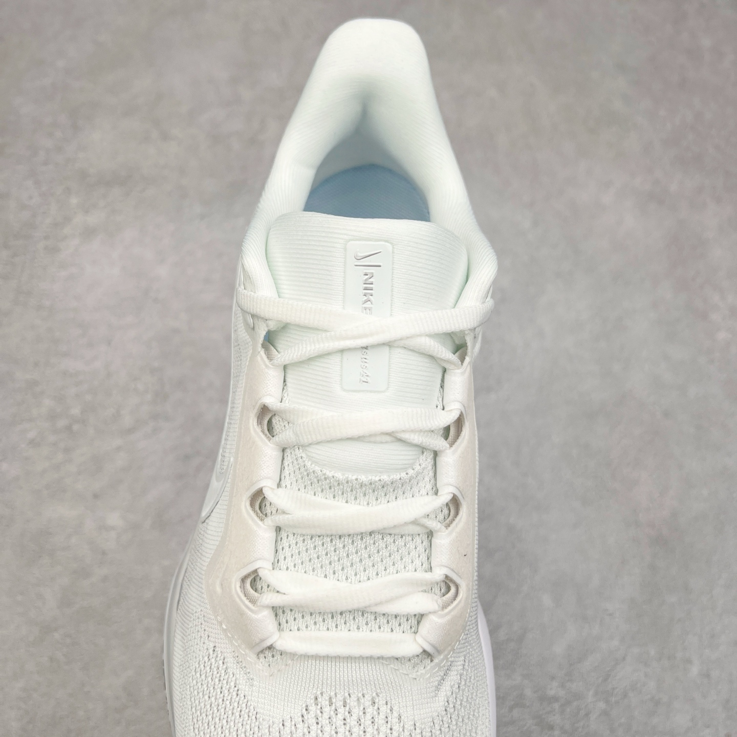 图片[5]-＃特价福利 NK Zoom Pegasus 飞马41代马拉松系列网面透气缓震疾速跑鞋 拥有 Zoom Air 一如既往的稳定感和流畅感 鞋面采用工程网眼设计 为特定高热区域营造出色透气性 进一步增加鞋面的穿孔数量 让足部能够快速散热 中足搭配 Flywire 飞线 在高速运动时营造舒适稳定的贴合感 内置Zoon气垫加持 动力十足 尺码：36 36.5 37.5 38 38.5 39 40 40.5 41 42 42.5 43 44 44.5 45-选品中心