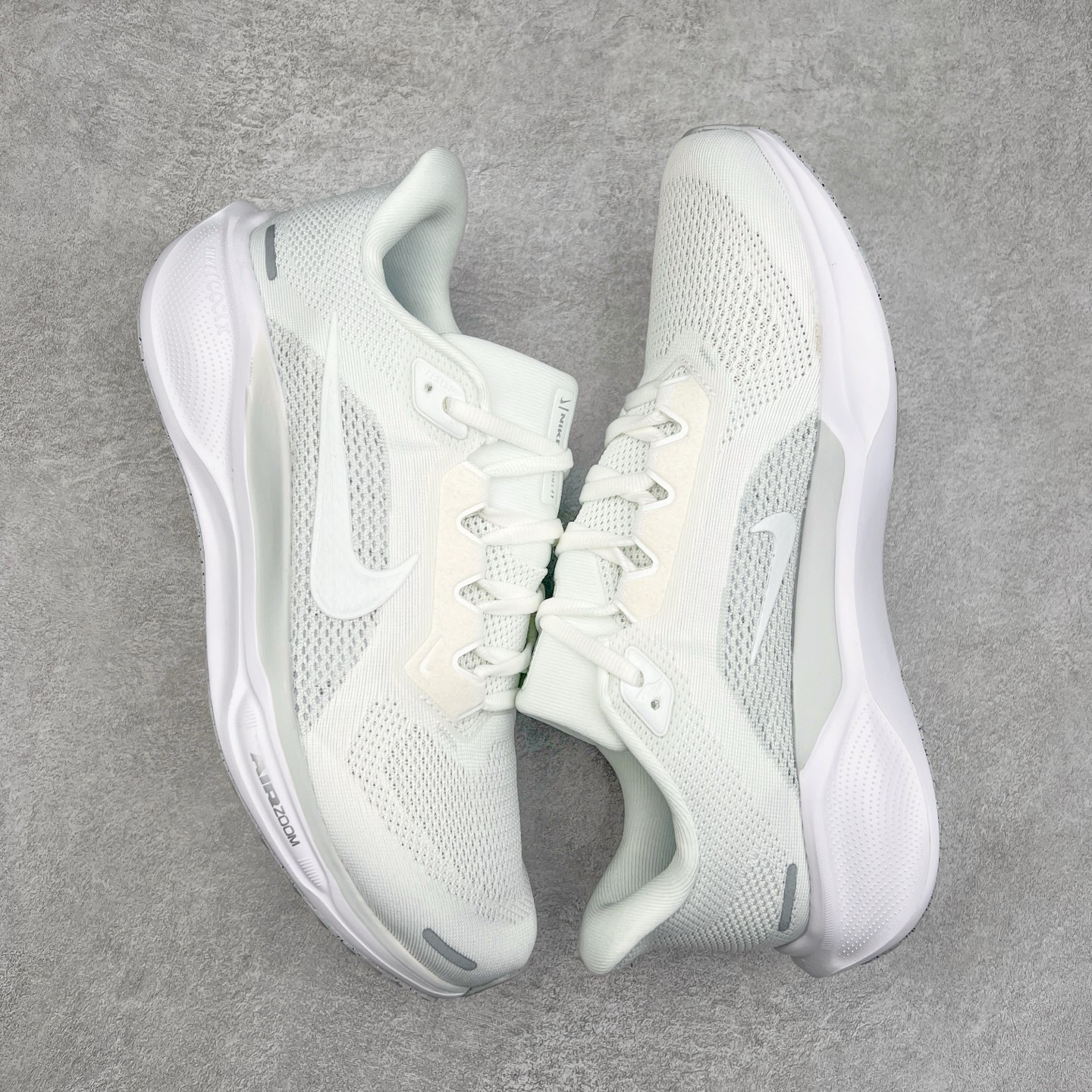 图片[3]-＃特价福利 NK Zoom Pegasus 飞马41代马拉松系列网面透气缓震疾速跑鞋 拥有 Zoom Air 一如既往的稳定感和流畅感 鞋面采用工程网眼设计 为特定高热区域营造出色透气性 进一步增加鞋面的穿孔数量 让足部能够快速散热 中足搭配 Flywire 飞线 在高速运动时营造舒适稳定的贴合感 内置Zoon气垫加持 动力十足 尺码：36 36.5 37.5 38 38.5 39 40 40.5 41 42 42.5 43 44 44.5 45-选品中心