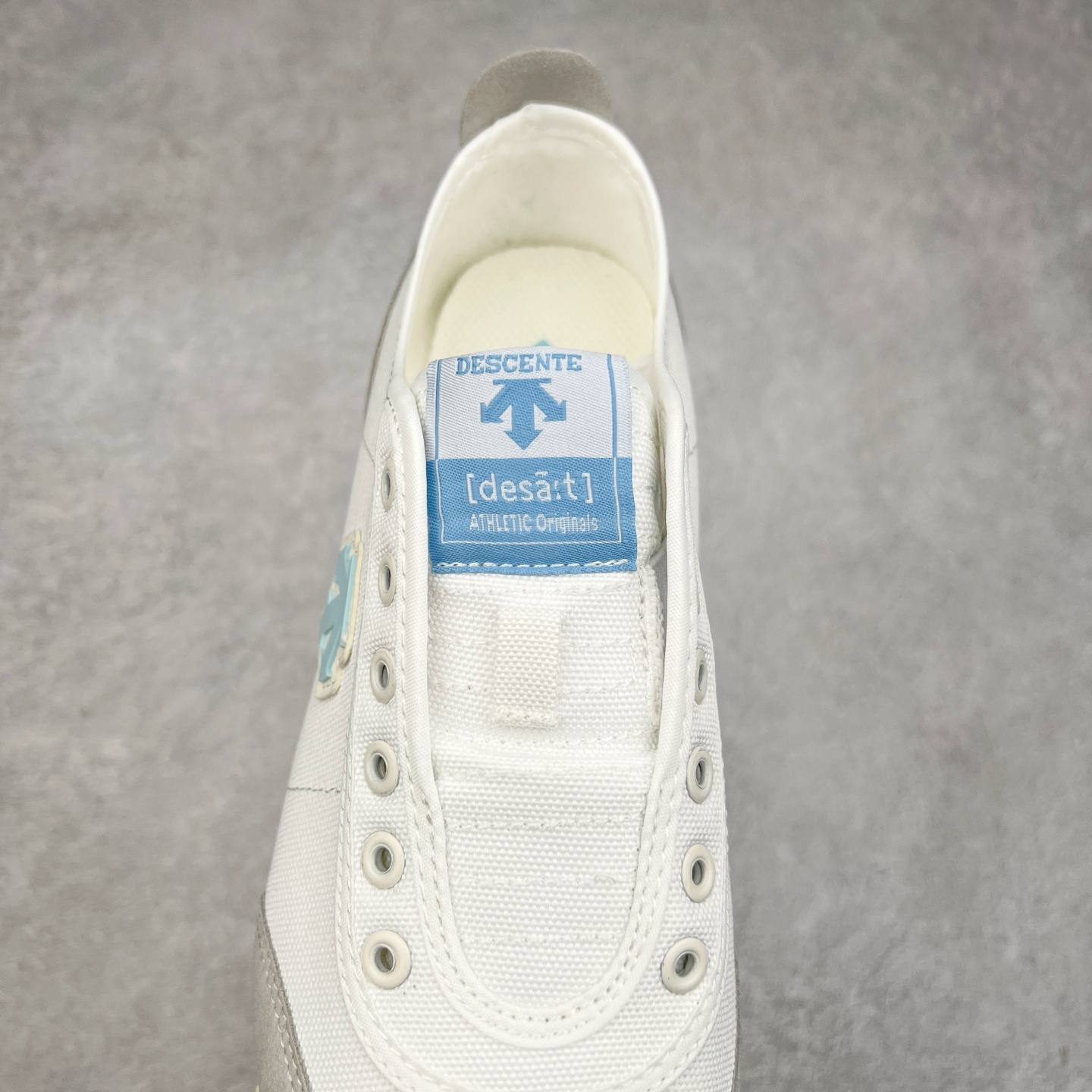 图片[5]-DESCENTE Sport Style Chron Racer迪桑特舒适百搭防滑耐磨低帮生活休闲鞋 是一款集复古与现代于一体的低帮跑步鞋 简洁的牛皮鞋面不仅彰显出时尚的质感 还适用于多种场合的穿搭 这款鞋子的透气性能极佳 轻质弹性鞋底则提供了良好的舒适度和耐磨性 使你在行走或跑步时都能感受到脚底的柔软与支撑 尺码：36 36.5 37.5 38 38.5 39 40 40.5 41 42 42.5 43 44 44.5 45-选品中心