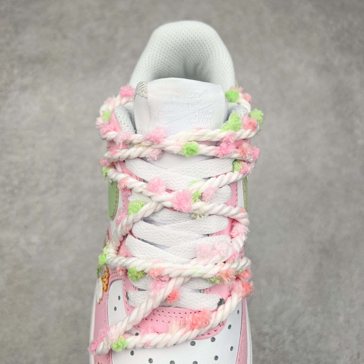 图片[5]-NK Air Force 1´07 Low 空军一号低帮百搭休闲运动板鞋 VV1999-013 柔软、弹性十足的缓震性能和出色的中底设计 横跨复古与现代的外型结合 造就出风靡全球 三十多年的Force 1 直到今天还深受青睐 实拍调校N版已经零色差零失真 百分百还原实物色彩所见即所得 不存在货不对板色差等低级问题 选购参考实物拍摄 不混卖不参货 只用心做好货严格选品 承诺混一赔十 尺码：36 36.5 37.5 38 38.5 39 40 40.5 41 42 42.5 43 44 44.5 45-选品中心