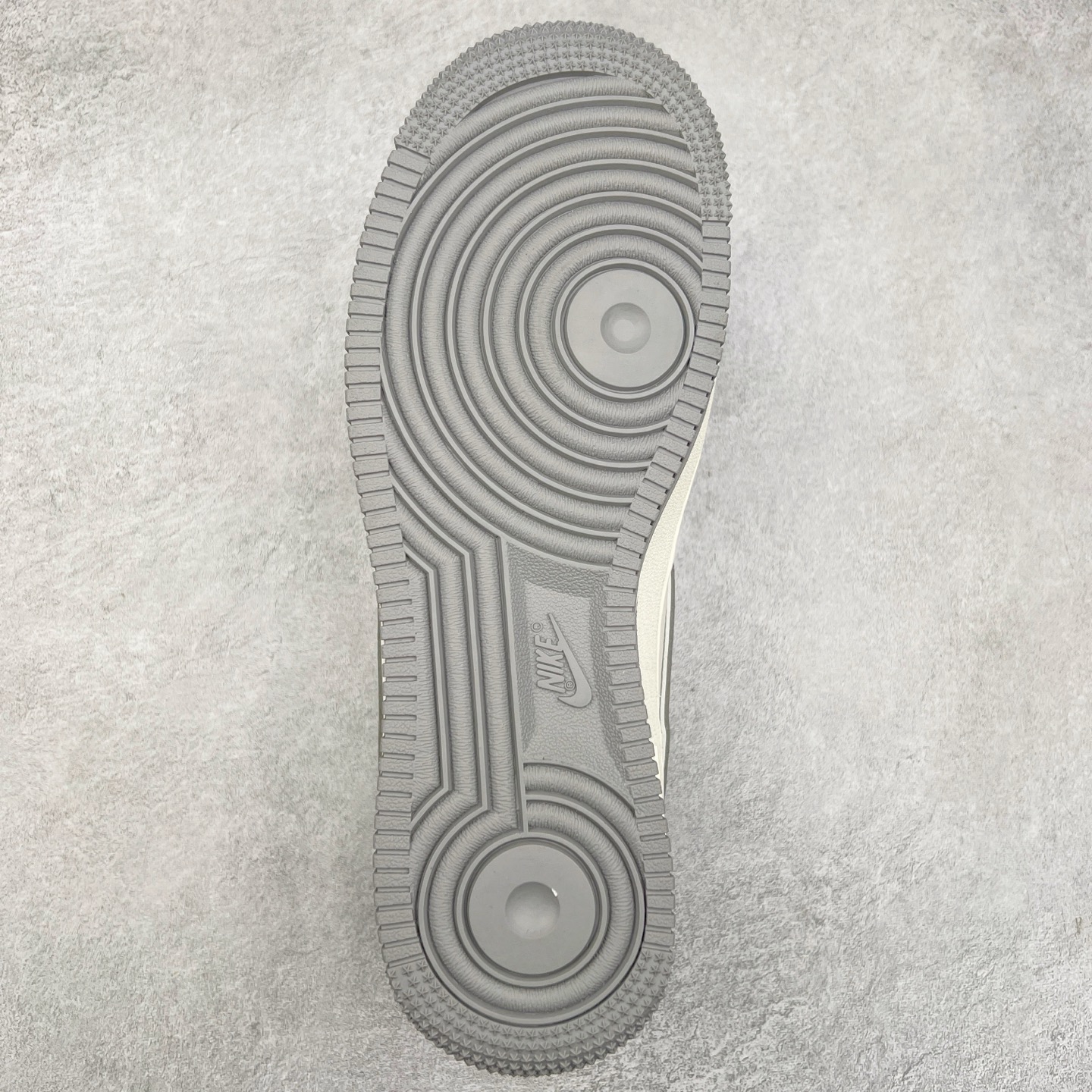 图片[9]-NK Air Force 1´07 Low 空军一号低帮百搭休闲运动板鞋 CS5288-001 柔软、弹性十足的缓震性能和出色的中底设计 横跨复古与现代的外型结合 造就出风靡全球 三十多年的Force 1 直到今天还深受青睐 实拍调校N版已经零色差零失真 百分百还原实物色彩所见即所得 不存在货不对板色差等低级问题 选购参考实物拍摄 不混卖不参货 只用心做好货严格选品 承诺混一赔十 尺码：36 36.5 37.5 38 38.5 39 40 40.5 41 42 42.5 43 44 44.5 45-选品中心