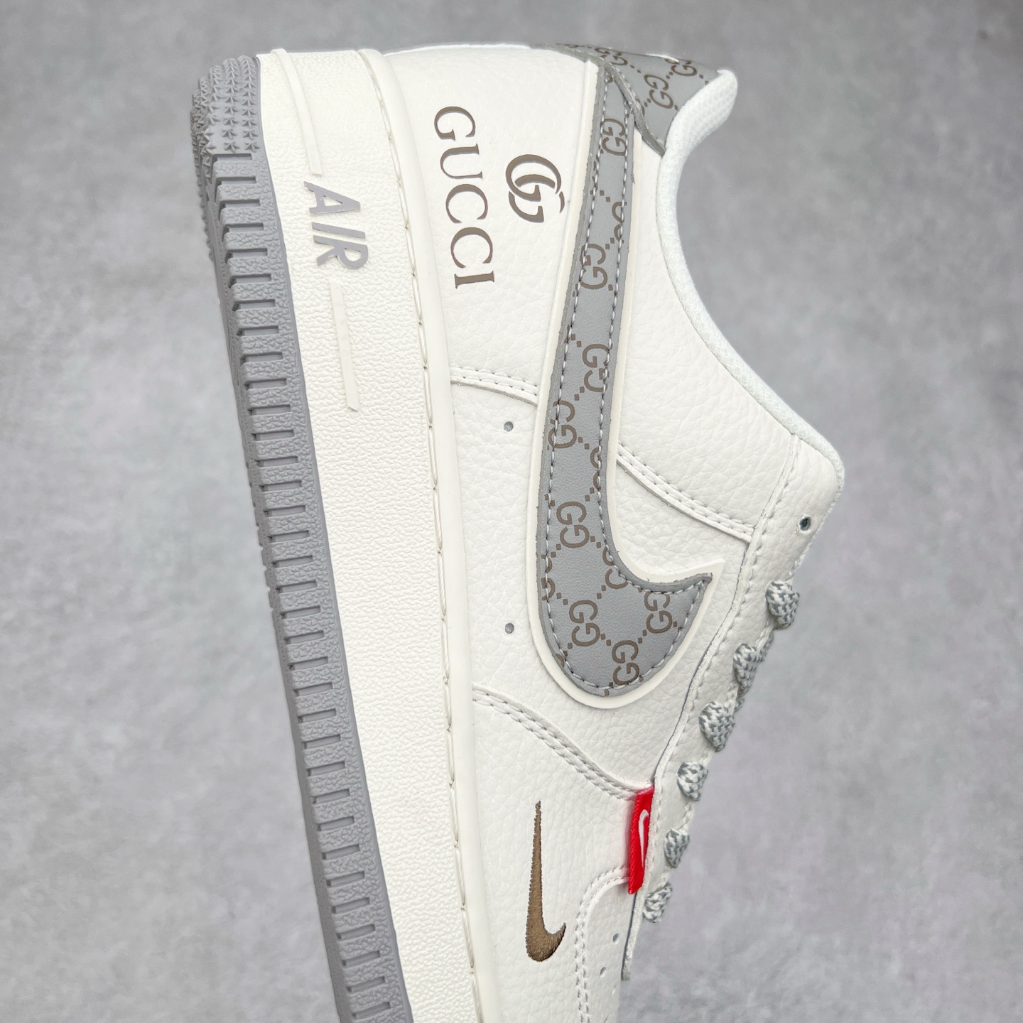 图片[6]-NK Air Force 1´07 Low 空军一号低帮百搭休闲运动板鞋 CS5288-001 柔软、弹性十足的缓震性能和出色的中底设计 横跨复古与现代的外型结合 造就出风靡全球 三十多年的Force 1 直到今天还深受青睐 实拍调校N版已经零色差零失真 百分百还原实物色彩所见即所得 不存在货不对板色差等低级问题 选购参考实物拍摄 不混卖不参货 只用心做好货严格选品 承诺混一赔十 尺码：36 36.5 37.5 38 38.5 39 40 40.5 41 42 42.5 43 44 44.5 45-选品中心