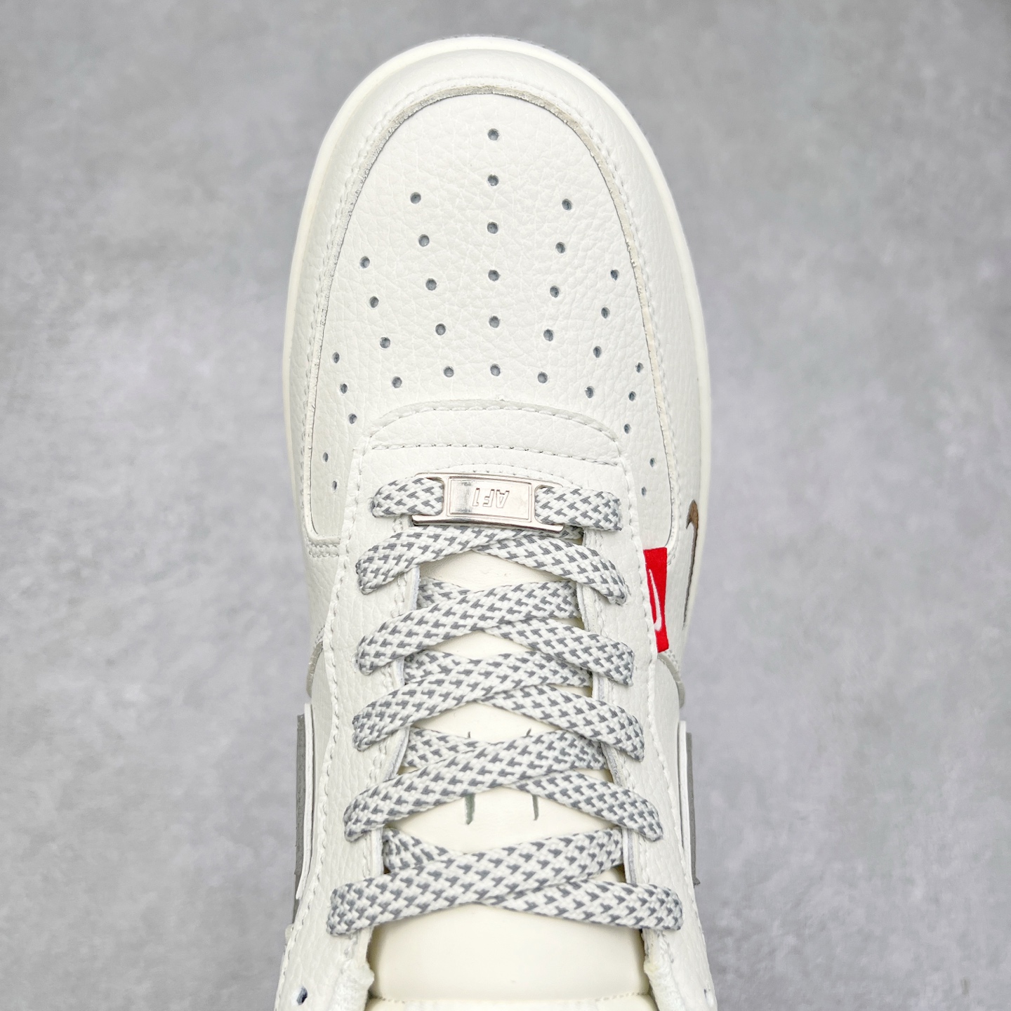 图片[4]-NK Air Force 1´07 Low 空军一号低帮百搭休闲运动板鞋 CS5288-001 柔软、弹性十足的缓震性能和出色的中底设计 横跨复古与现代的外型结合 造就出风靡全球 三十多年的Force 1 直到今天还深受青睐 实拍调校N版已经零色差零失真 百分百还原实物色彩所见即所得 不存在货不对板色差等低级问题 选购参考实物拍摄 不混卖不参货 只用心做好货严格选品 承诺混一赔十 尺码：36 36.5 37.5 38 38.5 39 40 40.5 41 42 42.5 43 44 44.5 45-选品中心