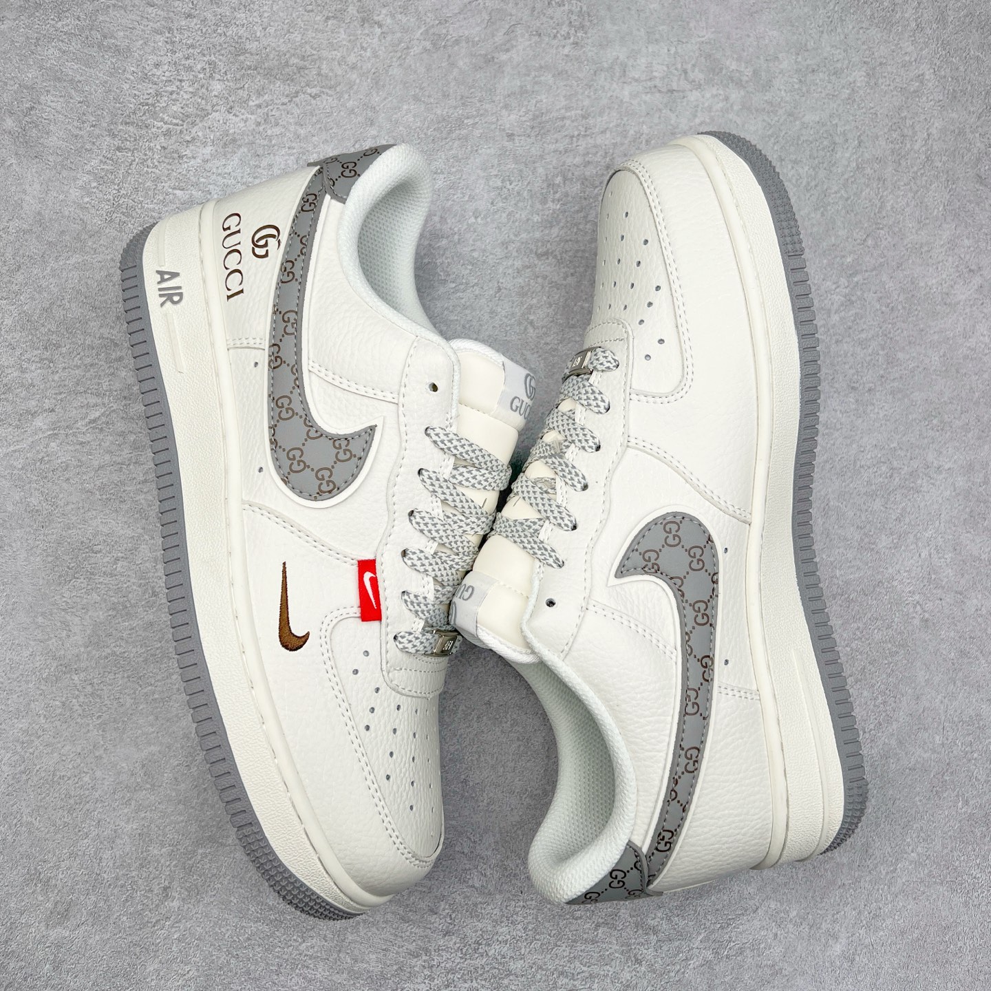 图片[3]-NK Air Force 1´07 Low 空军一号低帮百搭休闲运动板鞋 CS5288-001 柔软、弹性十足的缓震性能和出色的中底设计 横跨复古与现代的外型结合 造就出风靡全球 三十多年的Force 1 直到今天还深受青睐 实拍调校N版已经零色差零失真 百分百还原实物色彩所见即所得 不存在货不对板色差等低级问题 选购参考实物拍摄 不混卖不参货 只用心做好货严格选品 承诺混一赔十 尺码：36 36.5 37.5 38 38.5 39 40 40.5 41 42 42.5 43 44 44.5 45-选品中心