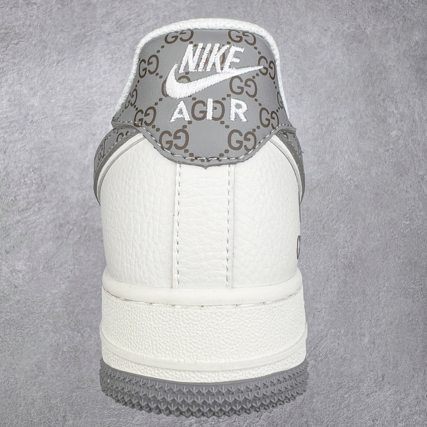 图片[8]-NK Air Force 1´07 Low 空军一号低帮百搭休闲运动板鞋 CS5288-001 柔软、弹性十足的缓震性能和出色的中底设计 横跨复古与现代的外型结合 造就出风靡全球 三十多年的Force 1 直到今天还深受青睐 实拍调校N版已经零色差零失真 百分百还原实物色彩所见即所得 不存在货不对板色差等低级问题 选购参考实物拍摄 不混卖不参货 只用心做好货严格选品 承诺混一赔十 尺码：36 36.5 37.5 38 38.5 39 40 40.5 41 42 42.5 43 44 44.5 45-选品中心