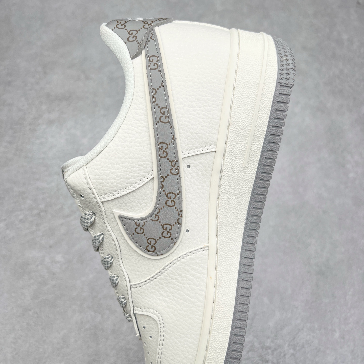 图片[7]-NK Air Force 1´07 Low 空军一号低帮百搭休闲运动板鞋 CS5288-001 柔软、弹性十足的缓震性能和出色的中底设计 横跨复古与现代的外型结合 造就出风靡全球 三十多年的Force 1 直到今天还深受青睐 实拍调校N版已经零色差零失真 百分百还原实物色彩所见即所得 不存在货不对板色差等低级问题 选购参考实物拍摄 不混卖不参货 只用心做好货严格选品 承诺混一赔十 尺码：36 36.5 37.5 38 38.5 39 40 40.5 41 42 42.5 43 44 44.5 45-选品中心