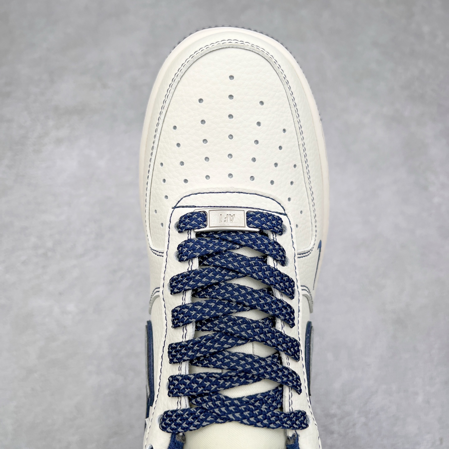 图片[4]-NK Air Force 1´07 Low 空军一号低帮百搭休闲运动板鞋 HH7518-051 柔软、弹性十足的缓震性能和出色的中底设计 横跨复古与现代的外型结合 造就出风靡全球 三十多年的Force 1 直到今天还深受青睐 实拍调校N版已经零色差零失真 百分百还原实物色彩所见即所得 不存在货不对板色差等低级问题 选购参考实物拍摄 不混卖不参货 只用心做好货严格选品 承诺混一赔十 尺码：36 36.5 37.5 38 38.5 39 40 40.5 41 42 42.5 43 44 44.5 45-选品中心