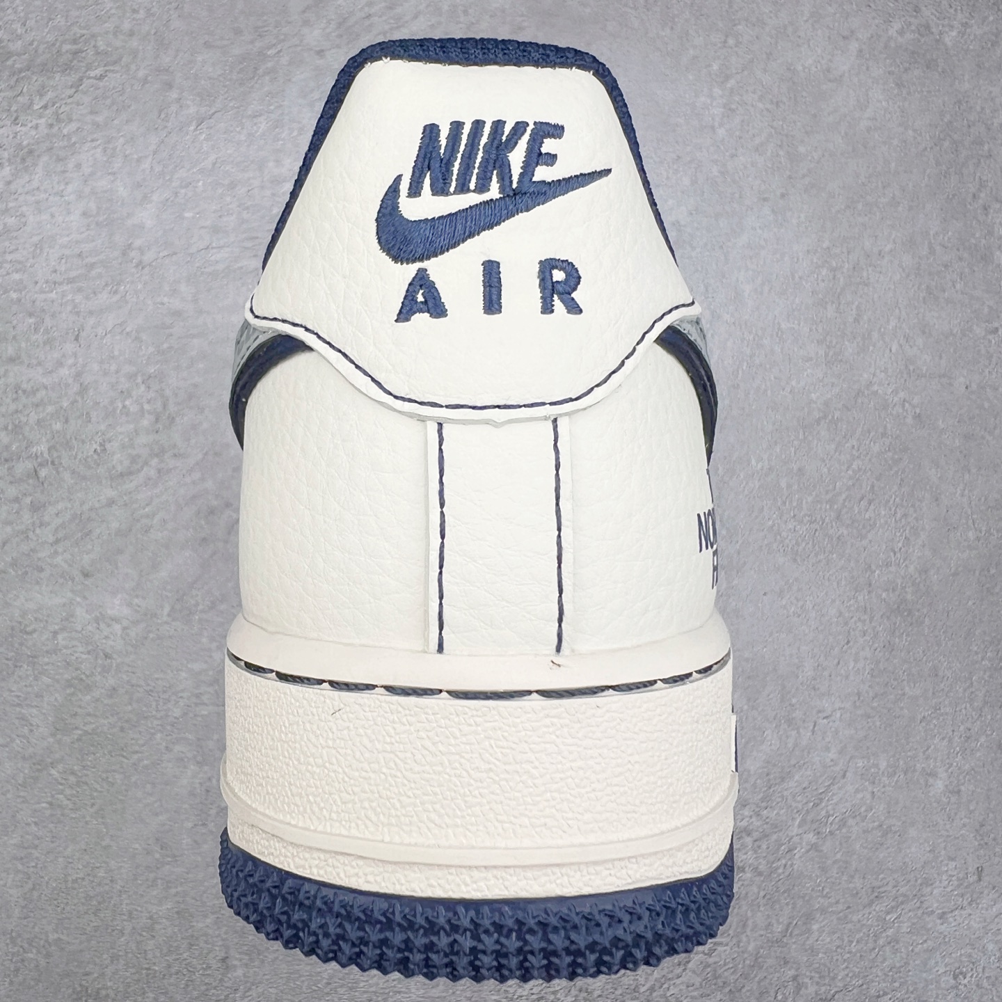 图片[8]-NK Air Force 1´07 Low 空军一号低帮百搭休闲运动板鞋 HH7518-051 柔软、弹性十足的缓震性能和出色的中底设计 横跨复古与现代的外型结合 造就出风靡全球 三十多年的Force 1 直到今天还深受青睐 实拍调校N版已经零色差零失真 百分百还原实物色彩所见即所得 不存在货不对板色差等低级问题 选购参考实物拍摄 不混卖不参货 只用心做好货严格选品 承诺混一赔十 尺码：36 36.5 37.5 38 38.5 39 40 40.5 41 42 42.5 43 44 44.5 45-选品中心