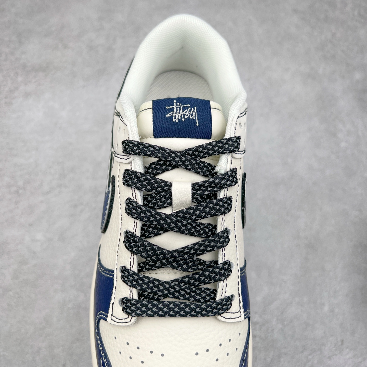 图片[5]-NK Dunk Low 定制配色 ZH2598-226 大厂出品 极力推荐 原装头层材料 独家版型蒸餾加工帶來的是更好的视觉和脚感体验大厂纯原品质出货 清洁度 电绣工艺 皮料切割干净无任何毛边 细节完美 实拍调校N版已经零色差零失真 百分百还原实物色彩所见即所得 不存在货不对板色差等低级问题 选购参考实物拍摄 不混卖不参货 只用心做好货严格选品 承诺混一赔十 尺码：36 36.5 37.5 38 38.5 39 40 40.5 41 42 42.5 43 44 44.5 45-选品中心