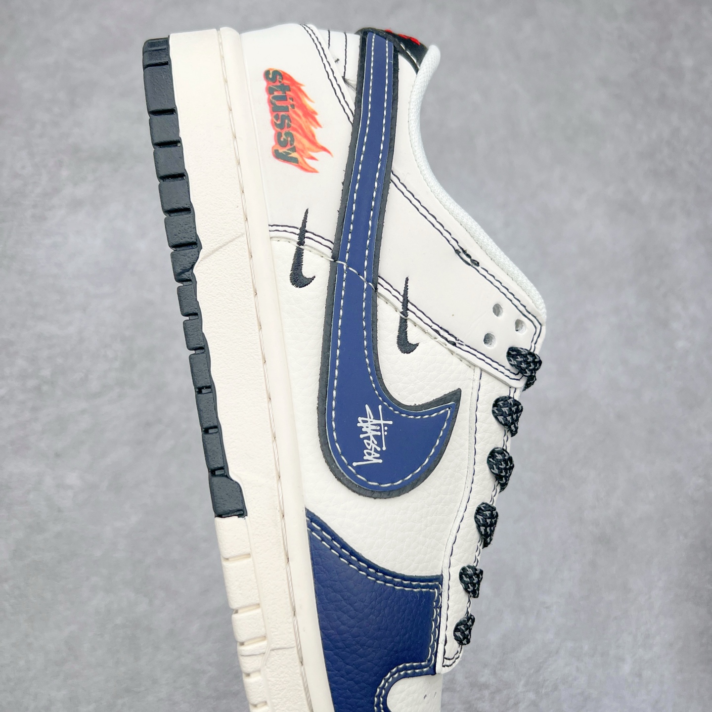 图片[6]-NK Dunk Low 定制配色 ZH2598-226 大厂出品 极力推荐 原装头层材料 独家版型蒸餾加工帶來的是更好的视觉和脚感体验大厂纯原品质出货 清洁度 电绣工艺 皮料切割干净无任何毛边 细节完美 实拍调校N版已经零色差零失真 百分百还原实物色彩所见即所得 不存在货不对板色差等低级问题 选购参考实物拍摄 不混卖不参货 只用心做好货严格选品 承诺混一赔十 尺码：36 36.5 37.5 38 38.5 39 40 40.5 41 42 42.5 43 44 44.5 45-选品中心