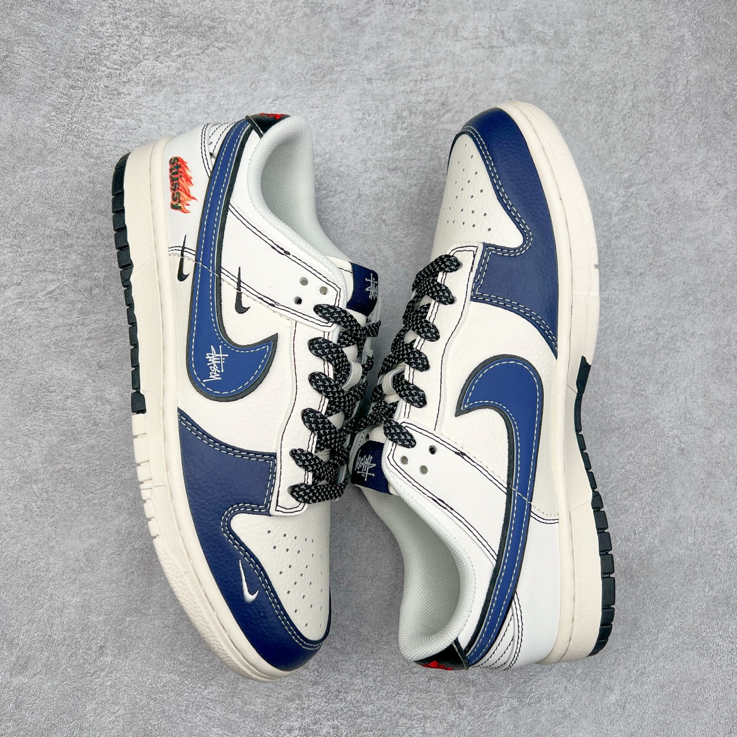 图片[3]-NK Dunk Low 定制配色 ZH2598-226 大厂出品 极力推荐 原装头层材料 独家版型蒸餾加工帶來的是更好的视觉和脚感体验大厂纯原品质出货 清洁度 电绣工艺 皮料切割干净无任何毛边 细节完美 实拍调校N版已经零色差零失真 百分百还原实物色彩所见即所得 不存在货不对板色差等低级问题 选购参考实物拍摄 不混卖不参货 只用心做好货严格选品 承诺混一赔十 尺码：36 36.5 37.5 38 38.5 39 40 40.5 41 42 42.5 43 44 44.5 45-选品中心