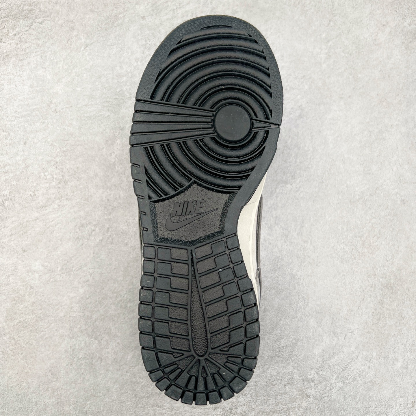 图片[9]-NK Dunk Low 定制配色 DQ1098-521 大厂出品 极力推荐 原装头层材料 独家版型蒸餾加工帶來的是更好的视觉和脚感体验大厂纯原品质出货 清洁度 电绣工艺 皮料切割干净无任何毛边 细节完美 实拍调校N版已经零色差零失真 百分百还原实物色彩所见即所得 不存在货不对板色差等低级问题 选购参考实物拍摄 不混卖不参货 只用心做好货严格选品 承诺混一赔十 尺码：36 36.5 37.5 38 38.5 39 40 40.5 41 42 42.5 43 44 44.5 45-选品中心