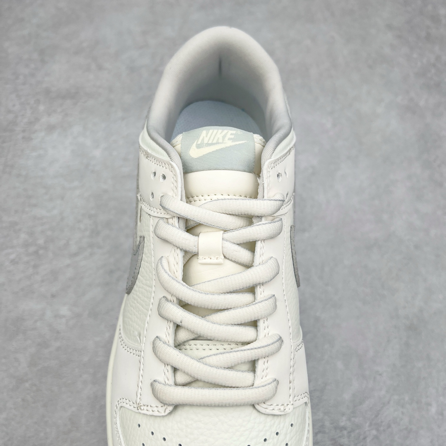 图片[5]-NK Dunk Low 定制配色 SC9207-401 大厂出品 极力推荐 原装头层材料 独家版型蒸餾加工帶來的是更好的视觉和脚感体验大厂纯原品质出货 清洁度 电绣工艺 皮料切割干净无任何毛边 细节完美 实拍调校N版已经零色差零失真 百分百还原实物色彩所见即所得 不存在货不对板色差等低级问题 选购参考实物拍摄 不混卖不参货 只用心做好货严格选品 承诺混一赔十 尺码：36 36.5 37.5 38 38.5 39 40 40.5 41 42 42.5 43 44 44.5 45-选品中心