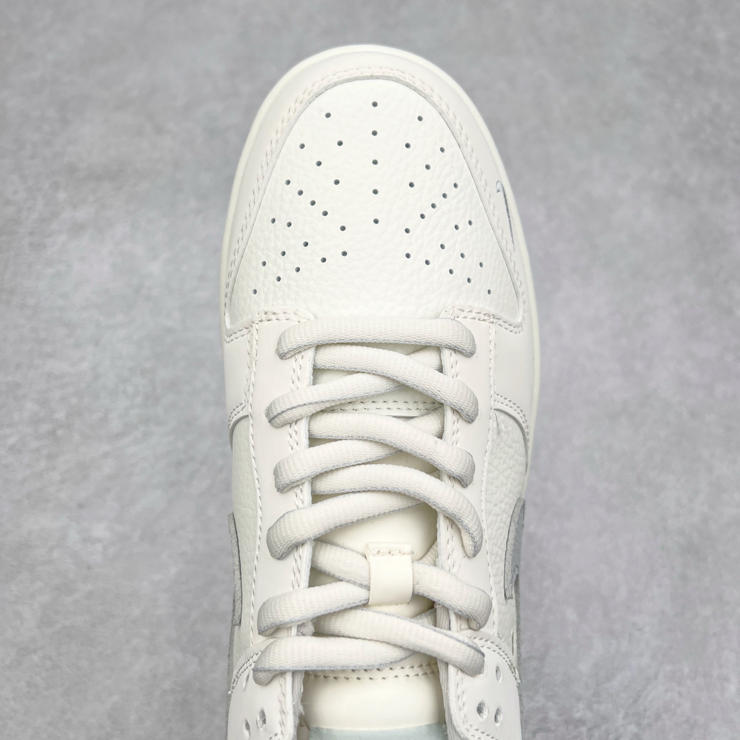 图片[4]-NK Dunk Low 定制配色 SC9207-401 大厂出品 极力推荐 原装头层材料 独家版型蒸餾加工帶來的是更好的视觉和脚感体验大厂纯原品质出货 清洁度 电绣工艺 皮料切割干净无任何毛边 细节完美 实拍调校N版已经零色差零失真 百分百还原实物色彩所见即所得 不存在货不对板色差等低级问题 选购参考实物拍摄 不混卖不参货 只用心做好货严格选品 承诺混一赔十 尺码：36 36.5 37.5 38 38.5 39 40 40.5 41 42 42.5 43 44 44.5 45-选品中心