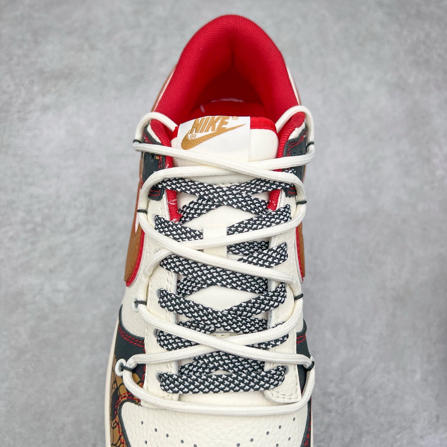 图片[5]-NK Dunk Low 定制配色 SJ2068-312 大厂出品 极力推荐 原装头层材料 独家版型蒸餾加工帶來的是更好的视觉和脚感体验大厂纯原品质出货 清洁度 电绣工艺 皮料切割干净无任何毛边 细节完美 实拍调校N版已经零色差零失真 百分百还原实物色彩所见即所得 不存在货不对板色差等低级问题 选购参考实物拍摄 不混卖不参货 只用心做好货严格选品 承诺混一赔十 尺码：36 36.5 37.5 38 38.5 39 40 40.5 41 42 42.5 43 44 44.5 45-选品中心