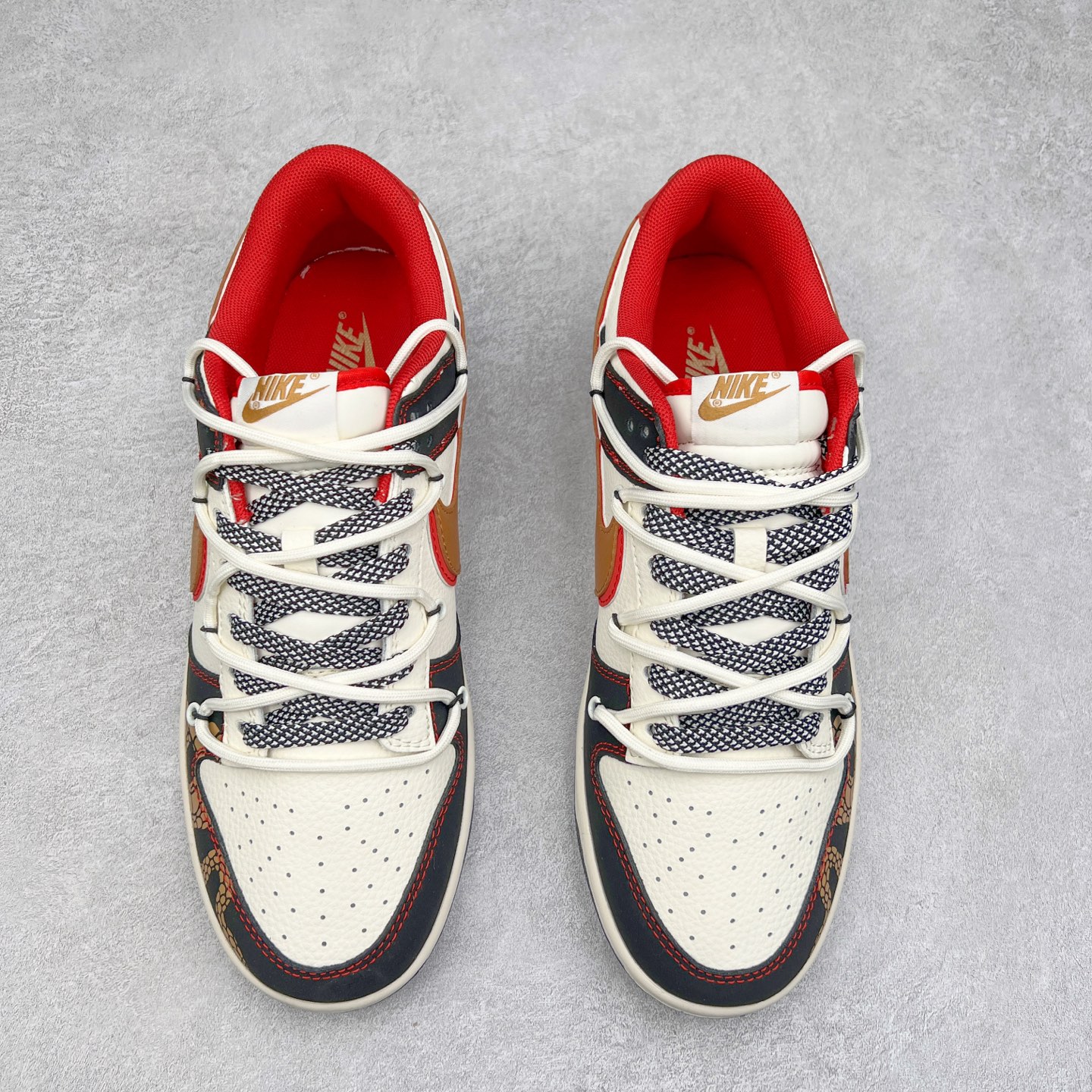 图片[2]-NK Dunk Low 定制配色 SJ2068-312 大厂出品 极力推荐 原装头层材料 独家版型蒸餾加工帶來的是更好的视觉和脚感体验大厂纯原品质出货 清洁度 电绣工艺 皮料切割干净无任何毛边 细节完美 实拍调校N版已经零色差零失真 百分百还原实物色彩所见即所得 不存在货不对板色差等低级问题 选购参考实物拍摄 不混卖不参货 只用心做好货严格选品 承诺混一赔十 尺码：36 36.5 37.5 38 38.5 39 40 40.5 41 42 42.5 43 44 44.5 45-选品中心