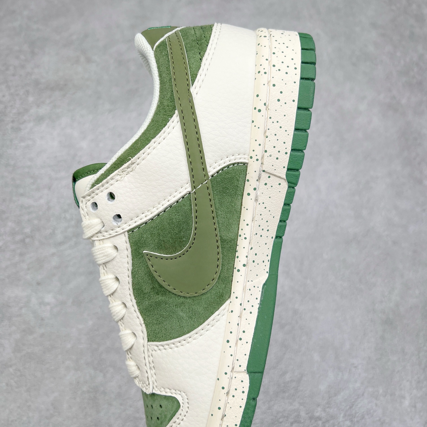 图片[7]-NK Dunk Low 定制配色 DQ1098-396 大厂出品 极力推荐 原装头层材料 独家版型蒸餾加工帶來的是更好的视觉和脚感体验大厂纯原品质出货 清洁度 电绣工艺 皮料切割干净无任何毛边 细节完美 实拍调校N版已经零色差零失真 百分百还原实物色彩所见即所得 不存在货不对板色差等低级问题 选购参考实物拍摄 不混卖不参货 只用心做好货严格选品 承诺混一赔十 尺码：36 36.5 37.5 38 38.5 39 40 40.5 41 42 42.5 43 44 44.5 45-选品中心