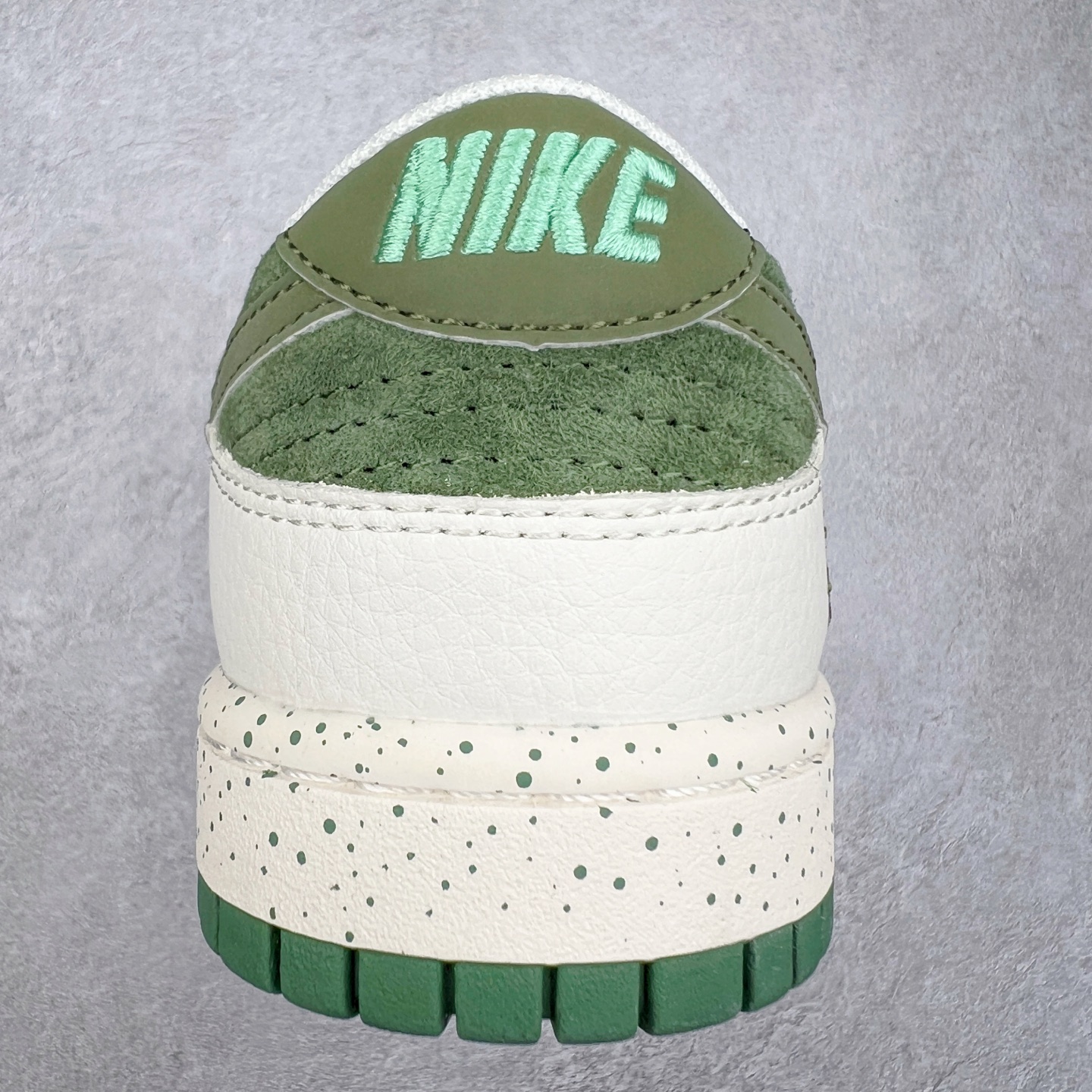 图片[8]-NK Dunk Low 定制配色 DQ1098-396 大厂出品 极力推荐 原装头层材料 独家版型蒸餾加工帶來的是更好的视觉和脚感体验大厂纯原品质出货 清洁度 电绣工艺 皮料切割干净无任何毛边 细节完美 实拍调校N版已经零色差零失真 百分百还原实物色彩所见即所得 不存在货不对板色差等低级问题 选购参考实物拍摄 不混卖不参货 只用心做好货严格选品 承诺混一赔十 尺码：36 36.5 37.5 38 38.5 39 40 40.5 41 42 42.5 43 44 44.5 45-选品中心