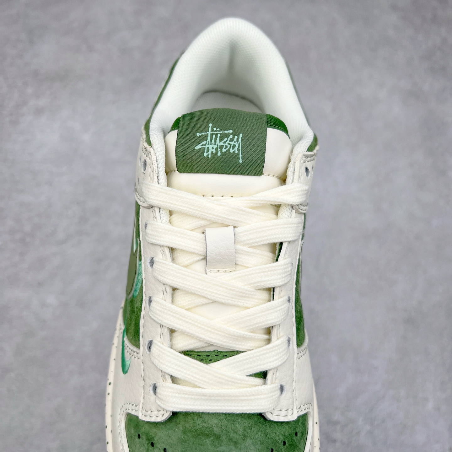 图片[5]-NK Dunk Low 定制配色 DQ1098-396 大厂出品 极力推荐 原装头层材料 独家版型蒸餾加工帶來的是更好的视觉和脚感体验大厂纯原品质出货 清洁度 电绣工艺 皮料切割干净无任何毛边 细节完美 实拍调校N版已经零色差零失真 百分百还原实物色彩所见即所得 不存在货不对板色差等低级问题 选购参考实物拍摄 不混卖不参货 只用心做好货严格选品 承诺混一赔十 尺码：36 36.5 37.5 38 38.5 39 40 40.5 41 42 42.5 43 44 44.5 45-选品中心