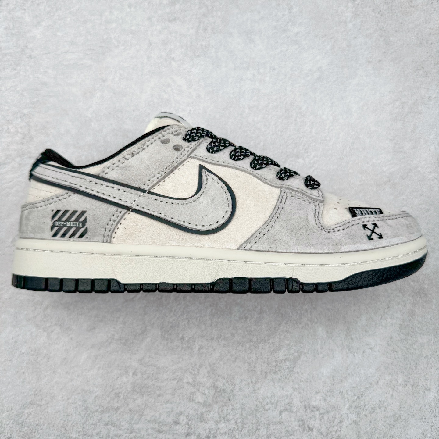 NK Dunk Low 定制配色 DQ1098-521 大厂出品 极力推荐 原装头层材料 独家版型蒸餾加工帶來的是更好的视觉和脚感体验大厂纯原品质出货 清洁度 电绣工艺 皮料切割干净无任何毛边 细节完美 实拍调校N版已经零色差零失真 百分百还原实物色彩所见即所得 不存在货不对板色差等低级问题 选购参考实物拍摄 不混卖不参货 只用心做好货严格选品 承诺混一赔十 尺码：36 36.5 37.5 38 38.5 39 40 40.5 41 42 42.5 43 44 44.5 45-选品中心