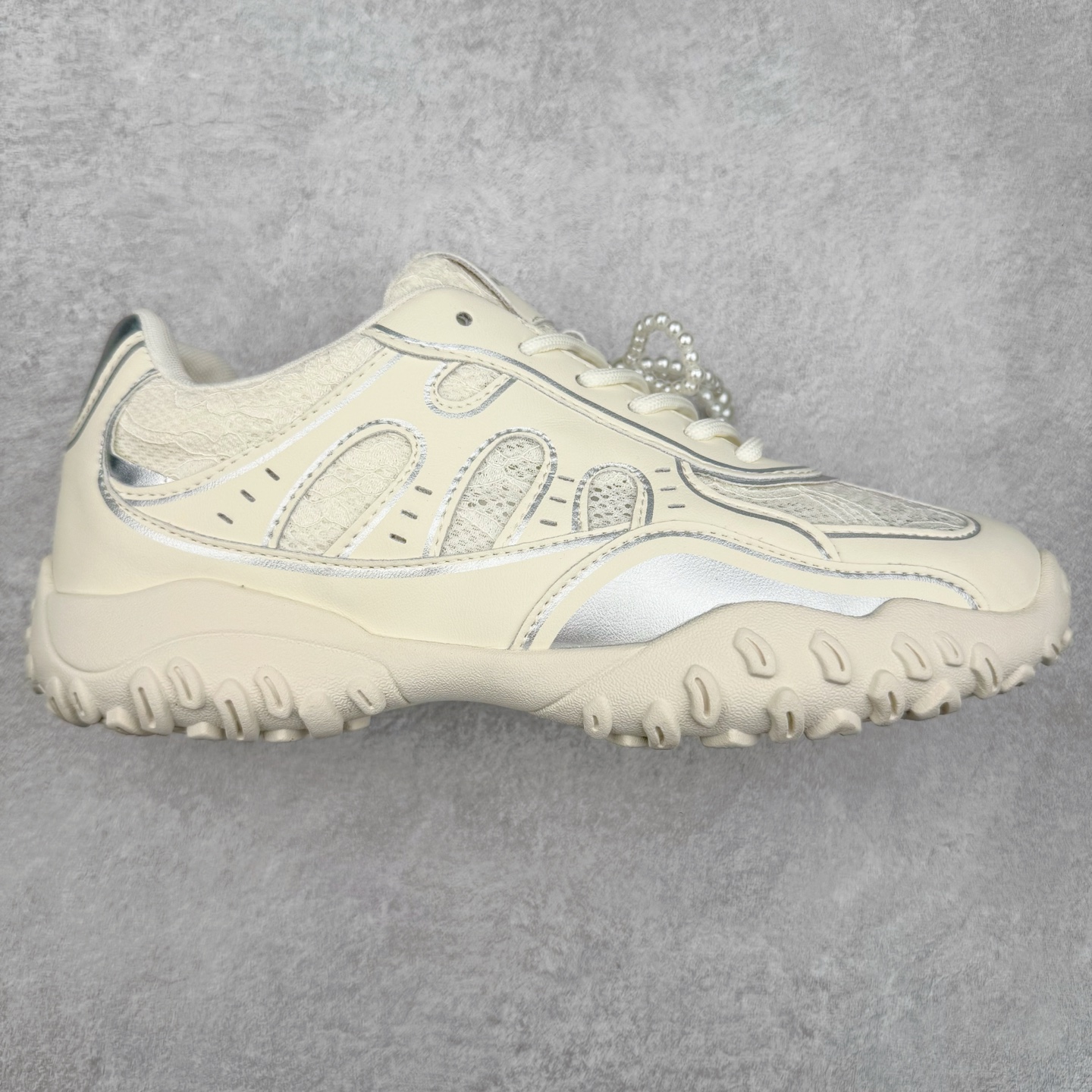 GG-CC Chunky Low 休闲运动老爹鞋 #广东大厂出品 完美细节 25ss早春新款 大长腿 时髦look轻松定格 不费力展现率性氛围 酷帅机能风不规则设计大底 GGcc杏银红色拼色造型设计 轻便舒适百搭 不管怎么搭都敲好看~尺码:35 36 37 38 39 40-选品中心