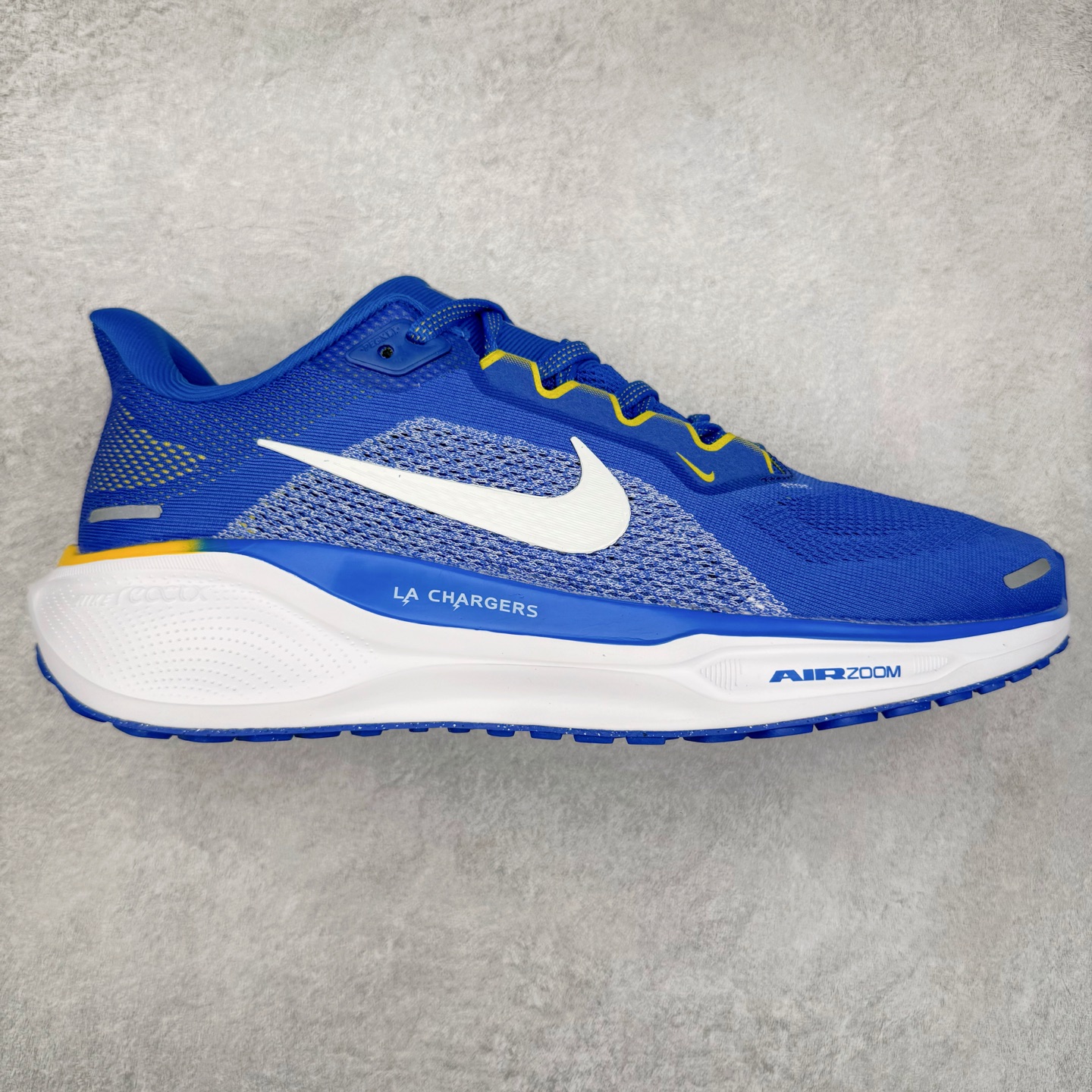 图片[6]-＃特价福利 NK Zoom Pegasus 飞马41代马拉松系列网面透气缓震疾速跑鞋 拥有 Zoom Air 一如既往的稳定感和流畅感 鞋面采用工程网眼设计 为特定高热区域营造出色透气性 进一步增加鞋面的穿孔数量 让足部能够快速散热 中足搭配 Flywire 飞线 在高速运动时营造舒适稳定的贴合感 内置Zoon气垫加持 动力十足 尺码：36 36.5 37.5 38 38.5 39 40 40.5 41 42 42.5 43 44 44.5 45-选品中心