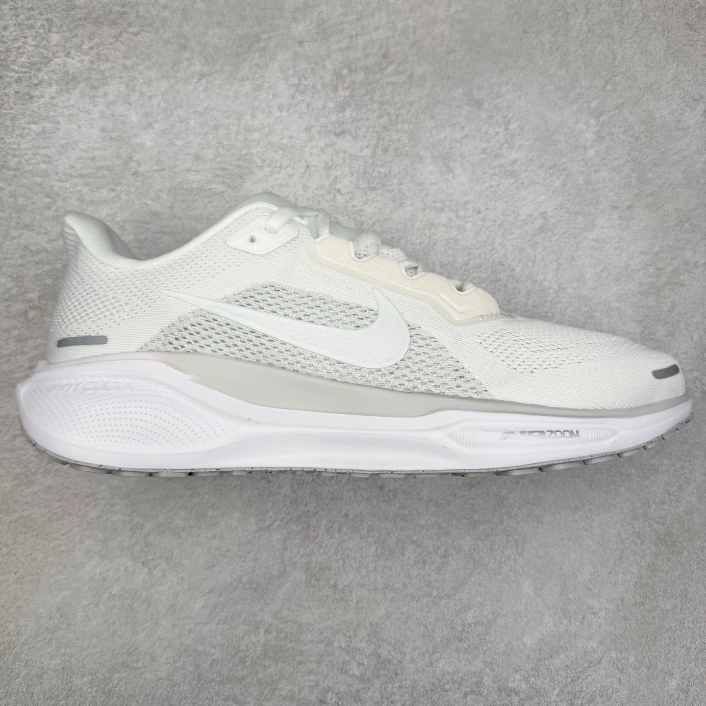 图片[2]-＃特价福利 NK Zoom Pegasus 飞马41代马拉松系列网面透气缓震疾速跑鞋 拥有 Zoom Air 一如既往的稳定感和流畅感 鞋面采用工程网眼设计 为特定高热区域营造出色透气性 进一步增加鞋面的穿孔数量 让足部能够快速散热 中足搭配 Flywire 飞线 在高速运动时营造舒适稳定的贴合感 内置Zoon气垫加持 动力十足 尺码：36 36.5 37.5 38 38.5 39 40 40.5 41 42 42.5 43 44 44.5 45-选品中心