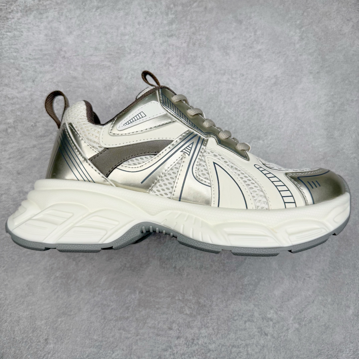 GG-CC Chunky Low 休闲运动老爹鞋 #广东大厂出品 完美细节 25ss早春新款 大长腿 时髦look轻松定格 不费力展现率性氛围 酷帅机能风不规则设计大底 GGcc杏银红色拼色造型设计 轻便舒适百搭 不管怎么搭都敲好看~尺码:35 36 37 38 39 40-选品中心