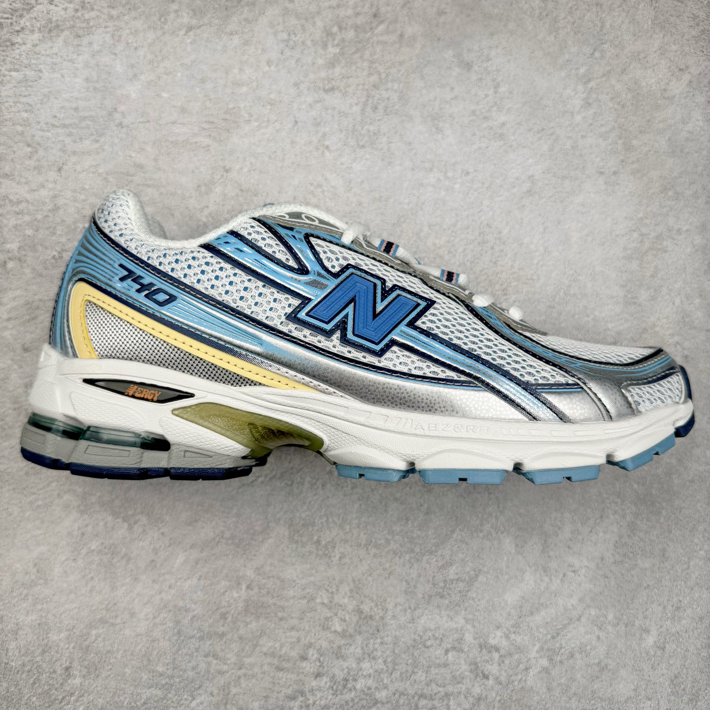 图片[11]-New Balance MR740 NB新百伦系列复古老爹风休闲运动慢跑鞋 采用轻质牛剖革拼接透气网眼衬垫织物鞋面材质 T-Beam大底提供足步弓支撑 保持步态稳定#后跟搭载外露缓震胶 鞋身整体以各种深浅不一的灰色覆盖 鞋头以淡蓝色调装饰，网眼衬垫通过不规律的色块实现做旧的美感 泛黄的鞋底更是进一步增添了复古气息 尺码：36 37 37.5 38 38.5 39.5 40 40.5 41.5 42 42.5 43 44 44.5 45-选品中心