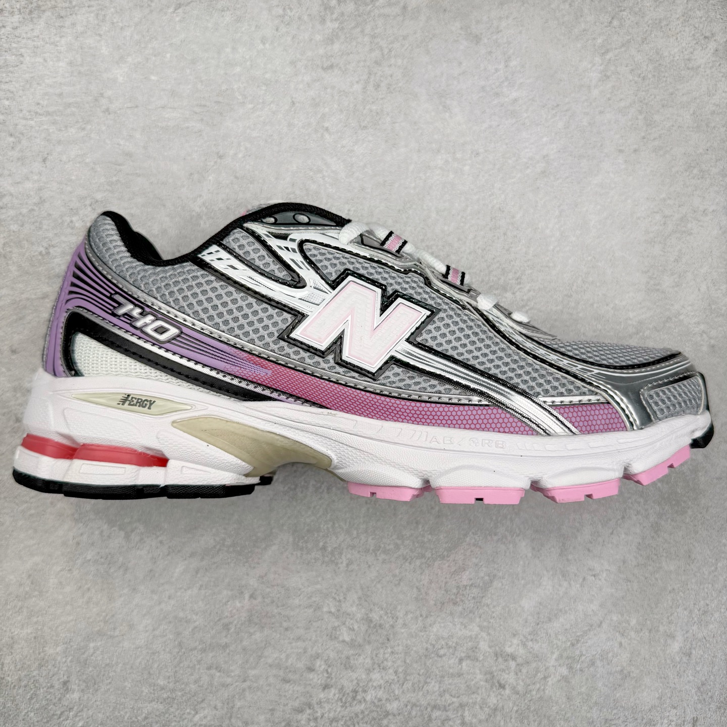 图片[14]-New Balance MR740 NB新百伦系列复古老爹风休闲运动慢跑鞋 采用轻质牛剖革拼接透气网眼衬垫织物鞋面材质 T-Beam大底提供足步弓支撑 保持步态稳定#后跟搭载外露缓震胶 鞋身整体以各种深浅不一的灰色覆盖 鞋头以淡蓝色调装饰，网眼衬垫通过不规律的色块实现做旧的美感 泛黄的鞋底更是进一步增添了复古气息 尺码：36 37 37.5 38 38.5 39.5 40 40.5 41.5 42 42.5 43 44 44.5 45-选品中心