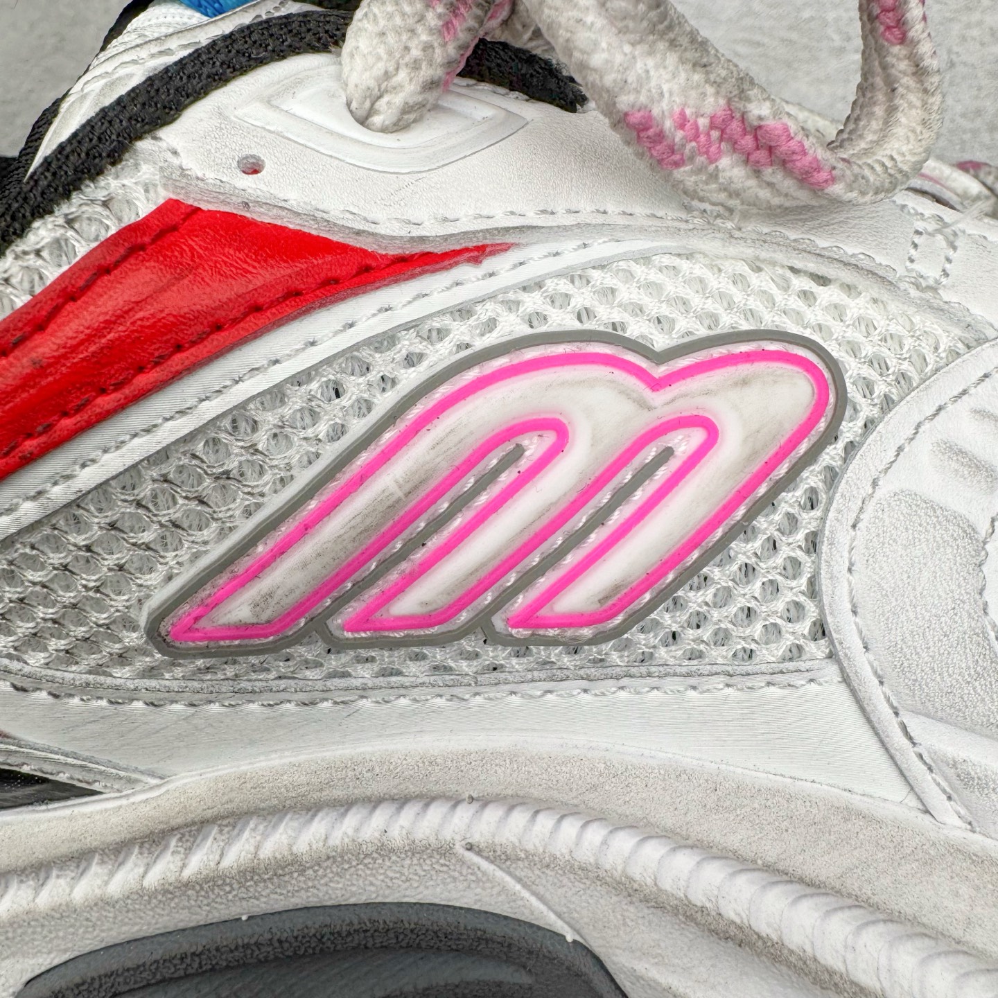 图片[16]-＃XA BALENCIAGA 10XL Sneakers 巴黎世家十二代网布系带低帮走秀复古老爹鞋 全套原纸板楦头开发 最原汁原味的灵魂版型 全鞋荧光划线卡点 胶水把控整洁度追求极致完美 每一双都是工艺品 多重QC质检 超越公司货的品控标准 实实在在的免检产品 原盒原配 正确字体电绣 粗细、位置、大小正确 侧边TPU 透气孔匹配意产原版 正确分离大底 TPU软底 原版一致大底LOGO 立体感十足 原厂皮料水洗做旧 采购原厂网纱 不含皮革 网布材料和聚氨酯 磨损效果 展现品牌对于新潮事物的热情 这款鞋子拥有巨大尺寸和醒目设计 符合当下”老爹鞋”的趋势 鞋子采用银灰配色 营造出低调而不失华丽的效果 10XL的尺码使它成为市场中最显眼的存在 适合追求个性化的人群 Balenciaga始终站在时尚前沿 此次发布的产品再次体现了他们的创新能力 尺码：35 36 37 38 39 40 41 42 43 44 45 46-选品中心