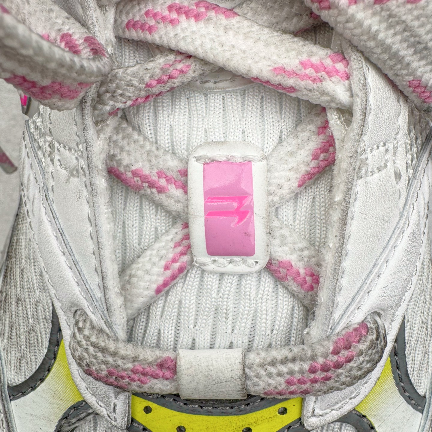 图片[14]-＃XA BALENCIAGA 10XL Sneakers 巴黎世家十二代网布系带低帮走秀复古老爹鞋 全套原纸板楦头开发 最原汁原味的灵魂版型 全鞋荧光划线卡点 胶水把控整洁度追求极致完美 每一双都是工艺品 多重QC质检 超越公司货的品控标准 实实在在的免检产品 原盒原配 正确字体电绣 粗细、位置、大小正确 侧边TPU 透气孔匹配意产原版 正确分离大底 TPU软底 原版一致大底LOGO 立体感十足 原厂皮料水洗做旧 采购原厂网纱 不含皮革 网布材料和聚氨酯 磨损效果 展现品牌对于新潮事物的热情 这款鞋子拥有巨大尺寸和醒目设计 符合当下”老爹鞋”的趋势 鞋子采用银灰配色 营造出低调而不失华丽的效果 10XL的尺码使它成为市场中最显眼的存在 适合追求个性化的人群 Balenciaga始终站在时尚前沿 此次发布的产品再次体现了他们的创新能力 尺码：35 36 37 38 39 40 41 42 43 44 45 46-选品中心