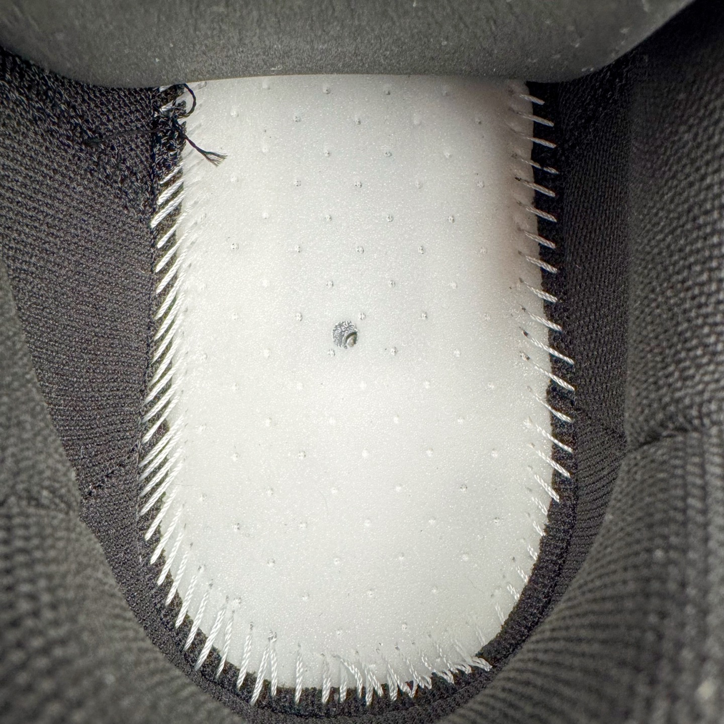 图片[10]-＃XA BALENCIAGA 10XL Sneakers 巴黎世家十二代网布系带低帮走秀复古老爹鞋 全套原纸板楦头开发 最原汁原味的灵魂版型 全鞋荧光划线卡点 胶水把控整洁度追求极致完美 每一双都是工艺品 多重QC质检 超越公司货的品控标准 实实在在的免检产品 原盒原配 正确字体电绣 粗细、位置、大小正确 侧边TPU 透气孔匹配意产原版 正确分离大底 TPU软底 原版一致大底LOGO 立体感十足 原厂皮料水洗做旧 采购原厂网纱 不含皮革 网布材料和聚氨酯 磨损效果 展现品牌对于新潮事物的热情 这款鞋子拥有巨大尺寸和醒目设计 符合当下”老爹鞋”的趋势 鞋子采用银灰配色 营造出低调而不失华丽的效果 10XL的尺码使它成为市场中最显眼的存在 适合追求个性化的人群 Balenciaga始终站在时尚前沿 此次发布的产品再次体现了他们的创新能力 尺码：35 36 37 38 39 40 41 42 43 44 45 46-选品中心