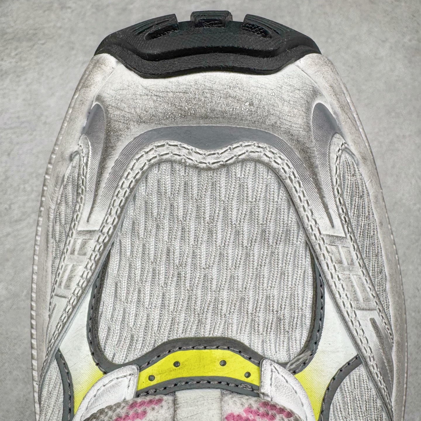 图片[15]-＃XA BALENCIAGA 10XL Sneakers 巴黎世家十二代网布系带低帮走秀复古老爹鞋 全套原纸板楦头开发 最原汁原味的灵魂版型 全鞋荧光划线卡点 胶水把控整洁度追求极致完美 每一双都是工艺品 多重QC质检 超越公司货的品控标准 实实在在的免检产品 原盒原配 正确字体电绣 粗细、位置、大小正确 侧边TPU 透气孔匹配意产原版 正确分离大底 TPU软底 原版一致大底LOGO 立体感十足 原厂皮料水洗做旧 采购原厂网纱 不含皮革 网布材料和聚氨酯 磨损效果 展现品牌对于新潮事物的热情 这款鞋子拥有巨大尺寸和醒目设计 符合当下”老爹鞋”的趋势 鞋子采用银灰配色 营造出低调而不失华丽的效果 10XL的尺码使它成为市场中最显眼的存在 适合追求个性化的人群 Balenciaga始终站在时尚前沿 此次发布的产品再次体现了他们的创新能力 尺码：35 36 37 38 39 40 41 42 43 44 45 46-选品中心