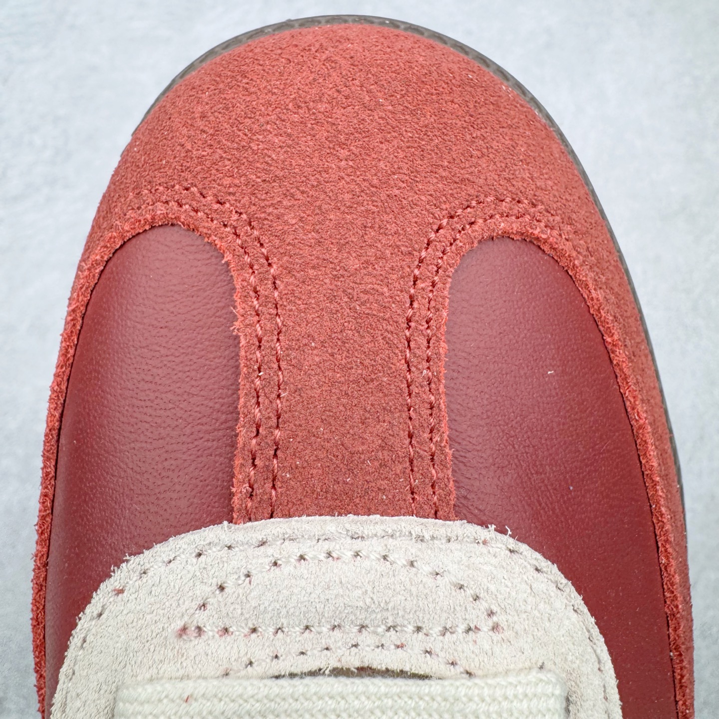 图片[14]-＃B版纯原 AD Original Samba OG 复古经典轻便板鞋 JI3216 头层牛皮加持 正确烫金高频细节 原装纳米超迁皮料 独家私模橡胶大底 原盒原配 这款桑巴鞋展示了高质量的工艺 带有装饰的超锁缝制和无缝的手感 柔软、柔软的皮革造型和标志性的3条纹完成了精致的外观 正规合身鞋带 鞋面上有绒面鞋垫 橡胶鞋底 享受正畸套筒软感 自50年代首次亮相以来就一直在赢得粉丝的青睐 尺码：36 36.5 37.5 38 38.5 39 40 40.5 41 42 42.5 43 44 44.5 45-选品中心