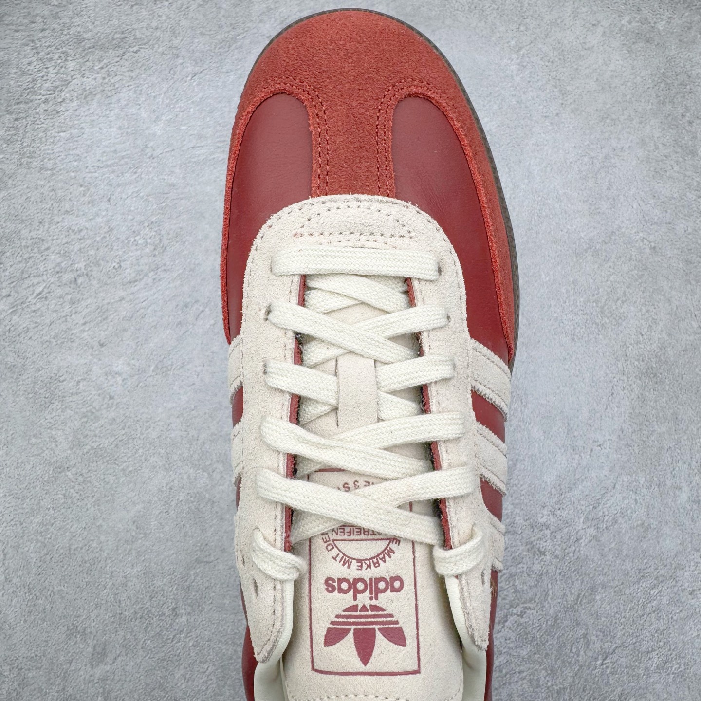 图片[4]-＃B版纯原 AD Original Samba OG 复古经典轻便板鞋 JI3216 头层牛皮加持 正确烫金高频细节 原装纳米超迁皮料 独家私模橡胶大底 原盒原配 这款桑巴鞋展示了高质量的工艺 带有装饰的超锁缝制和无缝的手感 柔软、柔软的皮革造型和标志性的3条纹完成了精致的外观 正规合身鞋带 鞋面上有绒面鞋垫 橡胶鞋底 享受正畸套筒软感 自50年代首次亮相以来就一直在赢得粉丝的青睐 尺码：36 36.5 37.5 38 38.5 39 40 40.5 41 42 42.5 43 44 44.5 45-选品中心