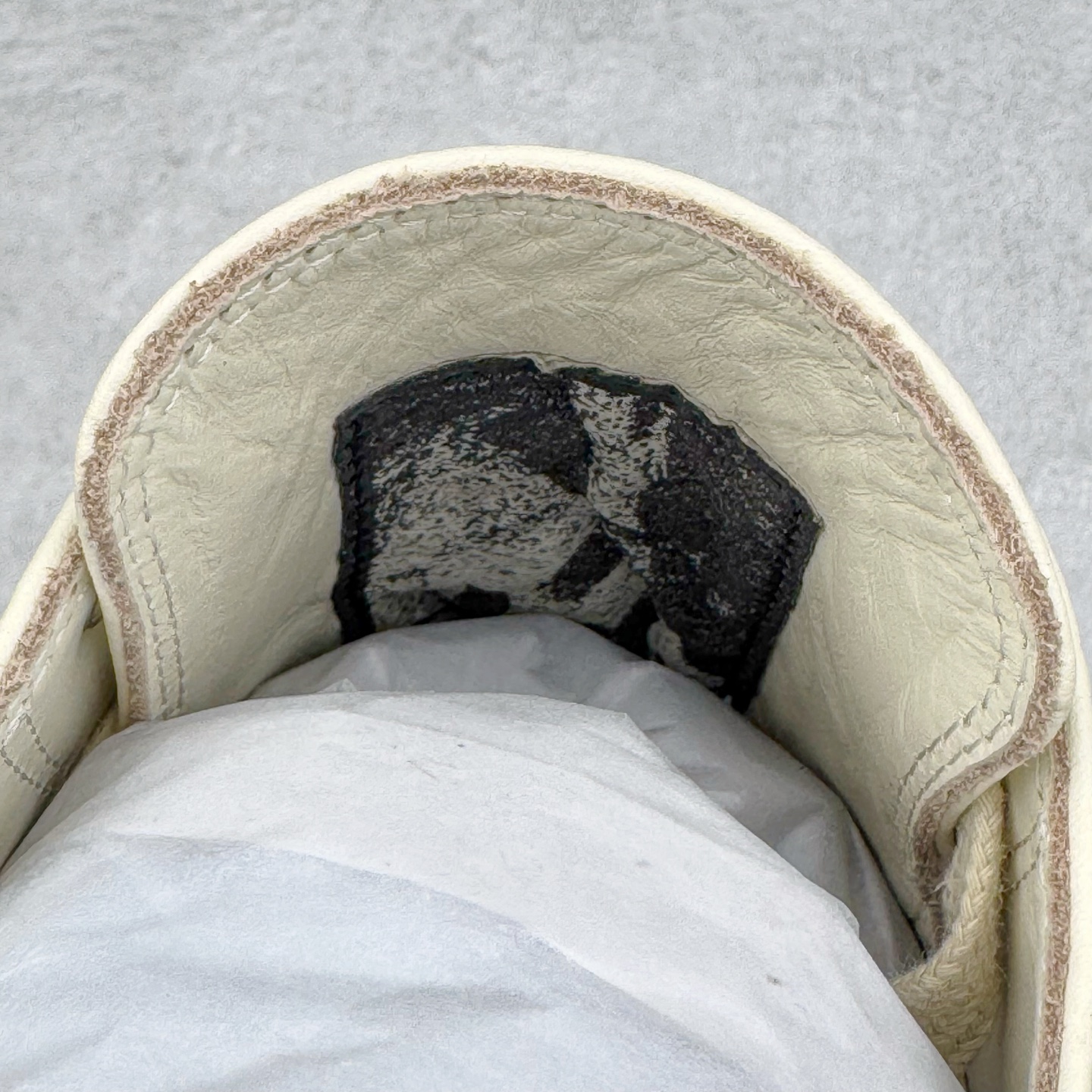 图片[15]-＃DG纯原 Rick Owens Drkshdw 瑞克·欧文斯低帮皮面时尚运动板鞋 奶白 二级市场已经7K以上 平台客户随意卖四位数 RO广东原厂出品 纯原天花板 原版一比一复刻 冲正绝不翻车 还原度达到百分之98以上 原楦开发纸版版型 ZP拆解原版1：1复模裁片纸版 力求做到0错位 这样才能达到和zp一致的鞋型味道 采用进口cnc数控机床开发对版独家tpu奶香大底 区别于市场所有版本 zp同源全头层粒面小牛皮 达到和zp一致手感 原厂进口细纹布 万邦订购原厂高弹粉红色海绵 内里搭配软质细腻羊皮 TPU高密度大底 软硬度透光度高已经测试和原版一致 尺码：36 37 38 39 40 41 42 43 44 45 46-选品中心