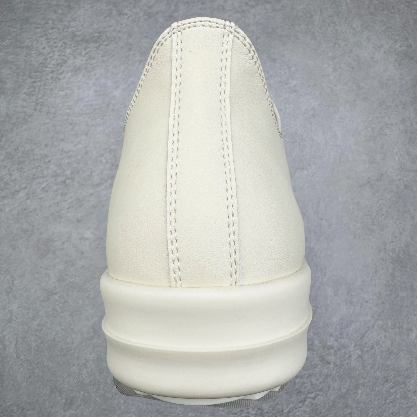 图片[8]-＃DG纯原 Rick Owens Drkshdw 瑞克·欧文斯低帮皮面时尚运动板鞋 奶白 二级市场已经7K以上 平台客户随意卖四位数 RO广东原厂出品 纯原天花板 原版一比一复刻 冲正绝不翻车 还原度达到百分之98以上 原楦开发纸版版型 ZP拆解原版1：1复模裁片纸版 力求做到0错位 这样才能达到和zp一致的鞋型味道 采用进口cnc数控机床开发对版独家tpu奶香大底 区别于市场所有版本 zp同源全头层粒面小牛皮 达到和zp一致手感 原厂进口细纹布 万邦订购原厂高弹粉红色海绵 内里搭配软质细腻羊皮 TPU高密度大底 软硬度透光度高已经测试和原版一致 尺码：36 37 38 39 40 41 42 43 44 45 46-选品中心