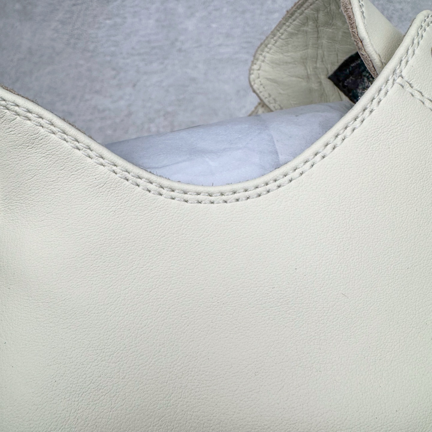 图片[19]-＃DG纯原 Rick Owens Drkshdw 瑞克·欧文斯低帮皮面时尚运动板鞋 奶白 二级市场已经7K以上 平台客户随意卖四位数 RO广东原厂出品 纯原天花板 原版一比一复刻 冲正绝不翻车 还原度达到百分之98以上 原楦开发纸版版型 ZP拆解原版1：1复模裁片纸版 力求做到0错位 这样才能达到和zp一致的鞋型味道 采用进口cnc数控机床开发对版独家tpu奶香大底 区别于市场所有版本 zp同源全头层粒面小牛皮 达到和zp一致手感 原厂进口细纹布 万邦订购原厂高弹粉红色海绵 内里搭配软质细腻羊皮 TPU高密度大底 软硬度透光度高已经测试和原版一致 尺码：36 37 38 39 40 41 42 43 44 45 46-选品中心