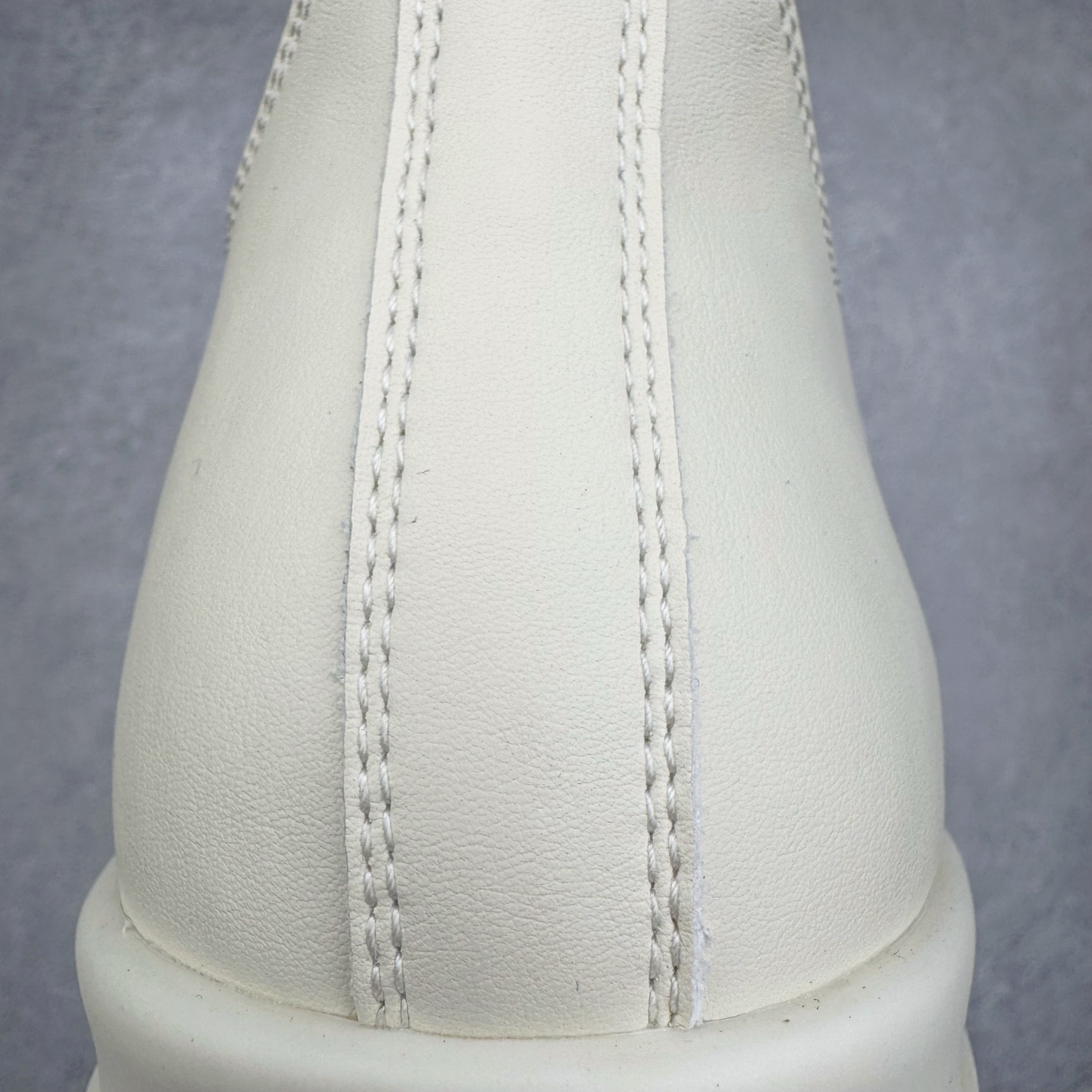 图片[21]-＃DG纯原 Rick Owens Drkshdw 瑞克·欧文斯低帮皮面时尚运动板鞋 奶白 二级市场已经7K以上 平台客户随意卖四位数 RO广东原厂出品 纯原天花板 原版一比一复刻 冲正绝不翻车 还原度达到百分之98以上 原楦开发纸版版型 ZP拆解原版1：1复模裁片纸版 力求做到0错位 这样才能达到和zp一致的鞋型味道 采用进口cnc数控机床开发对版独家tpu奶香大底 区别于市场所有版本 zp同源全头层粒面小牛皮 达到和zp一致手感 原厂进口细纹布 万邦订购原厂高弹粉红色海绵 内里搭配软质细腻羊皮 TPU高密度大底 软硬度透光度高已经测试和原版一致 尺码：36 37 38 39 40 41 42 43 44 45 46-选品中心