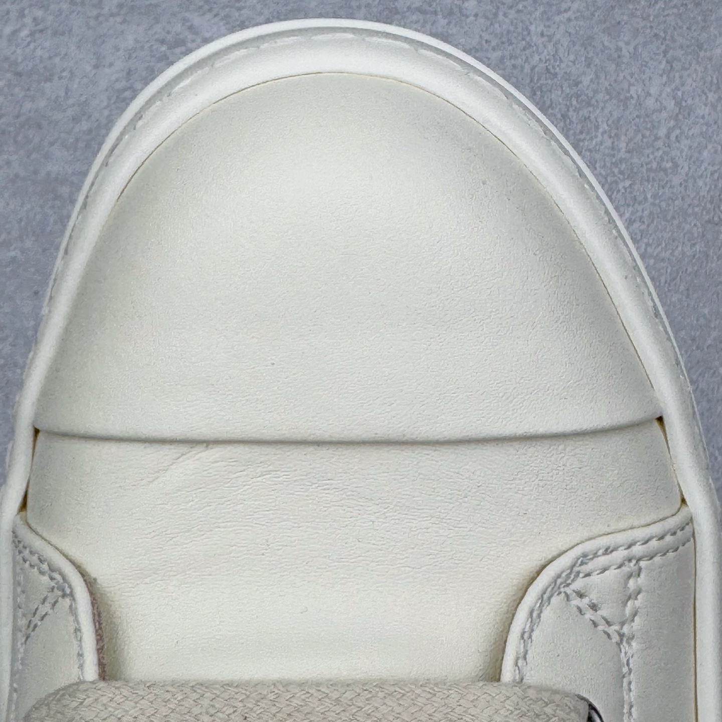 图片[16]-＃DG纯原 Rick Owens Drkshdw 瑞克·欧文斯低帮皮面时尚运动板鞋 奶白 二级市场已经7K以上 平台客户随意卖四位数 RO广东原厂出品 纯原天花板 原版一比一复刻 冲正绝不翻车 还原度达到百分之98以上 原楦开发纸版版型 ZP拆解原版1：1复模裁片纸版 力求做到0错位 这样才能达到和zp一致的鞋型味道 采用进口cnc数控机床开发对版独家tpu奶香大底 区别于市场所有版本 zp同源全头层粒面小牛皮 达到和zp一致手感 原厂进口细纹布 万邦订购原厂高弹粉红色海绵 内里搭配软质细腻羊皮 TPU高密度大底 软硬度透光度高已经测试和原版一致 尺码：36 37 38 39 40 41 42 43 44 45 46-选品中心