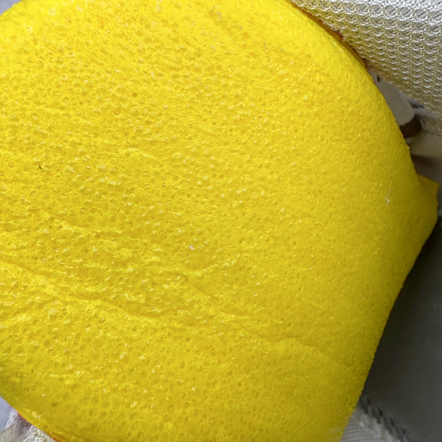 图片[21]-＃灭世/Max NK Air Zoom G.T.Cut 3 EP 实战系列篮球鞋 HV5977-102 全新GT Cut 3.0 全掌搭载了 ZoomX 泡棉 使得整双鞋在缓震表现上可谓相当优秀 拥有着顶级科技配置的同时 颜值设计也非常可观 整体鞋型仍然保留了前低后高的设计 G.T. Cut 传统的突进极速突破的感觉 鞋头麂皮材质和 NK Flywire 飞线工艺 相对来说包裹感更好了 必备的TPU 支撑片 两侧 Swoosh 的透气孔设计 起到散热透气的作用 鞋舌采用类似跑鞋的半开叉式设计 搭配鞋带既可以提升包裹感 又降低了运动中鞋舌乱跑的可能性 鞋子内里填充相当厚实 避免掉跟 尺码：39 40 40.5 41 42 42.5 43 44 44.5 45 46-选品中心