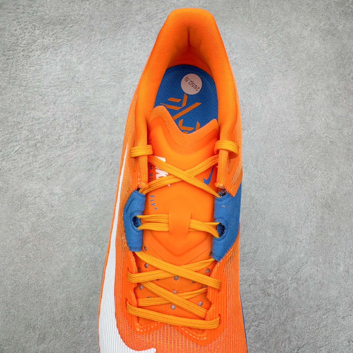 图片[5]-NK ZoomX Invincible Run Flyknit 6 轻量跑鞋 飞织低帮休闲运动慢跑鞋 厚底增高 老爹鞋 此鞋专为短跑运动员而生 是为 5 至 10 公里距离的赛事和训练打造 整体设计采用流线型的轻质工程网眼材质构成鞋面 并与其他 Running 旗舰鞋款同样搭载全脚掌 ZoomX 缓冲中底 搭配 Pebax 物料与橡胶外底 ZoomX StreakFly 首发配色以Prototype呈现 其灵感是来自开发期间的磨损测试 透过编号的标记与内侧的预期跑步距离突出研发过程 货号： FV6040-800 尺码：36 36.5 37.5 38 38.5 39 40 40.5 41 42 42.5 43 44 45-选品中心