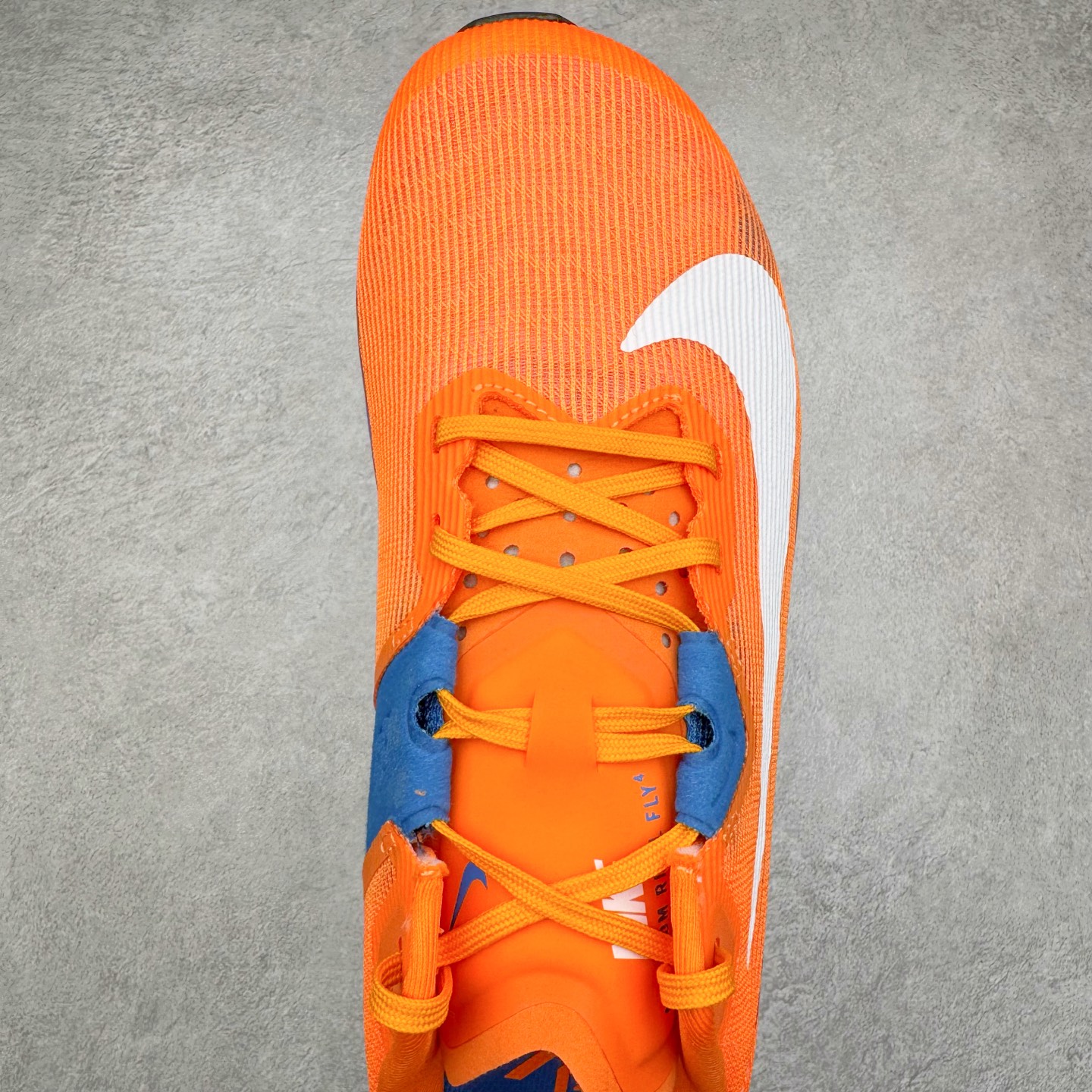 图片[4]-NK ZoomX Invincible Run Flyknit 6 轻量跑鞋 飞织低帮休闲运动慢跑鞋 厚底增高 老爹鞋 此鞋专为短跑运动员而生 是为 5 至 10 公里距离的赛事和训练打造 整体设计采用流线型的轻质工程网眼材质构成鞋面 并与其他 Running 旗舰鞋款同样搭载全脚掌 ZoomX 缓冲中底 搭配 Pebax 物料与橡胶外底 ZoomX StreakFly 首发配色以Prototype呈现 其灵感是来自开发期间的磨损测试 透过编号的标记与内侧的预期跑步距离突出研发过程 货号： FV6040-800 尺码：36 36.5 37.5 38 38.5 39 40 40.5 41 42 42.5 43 44 45-选品中心