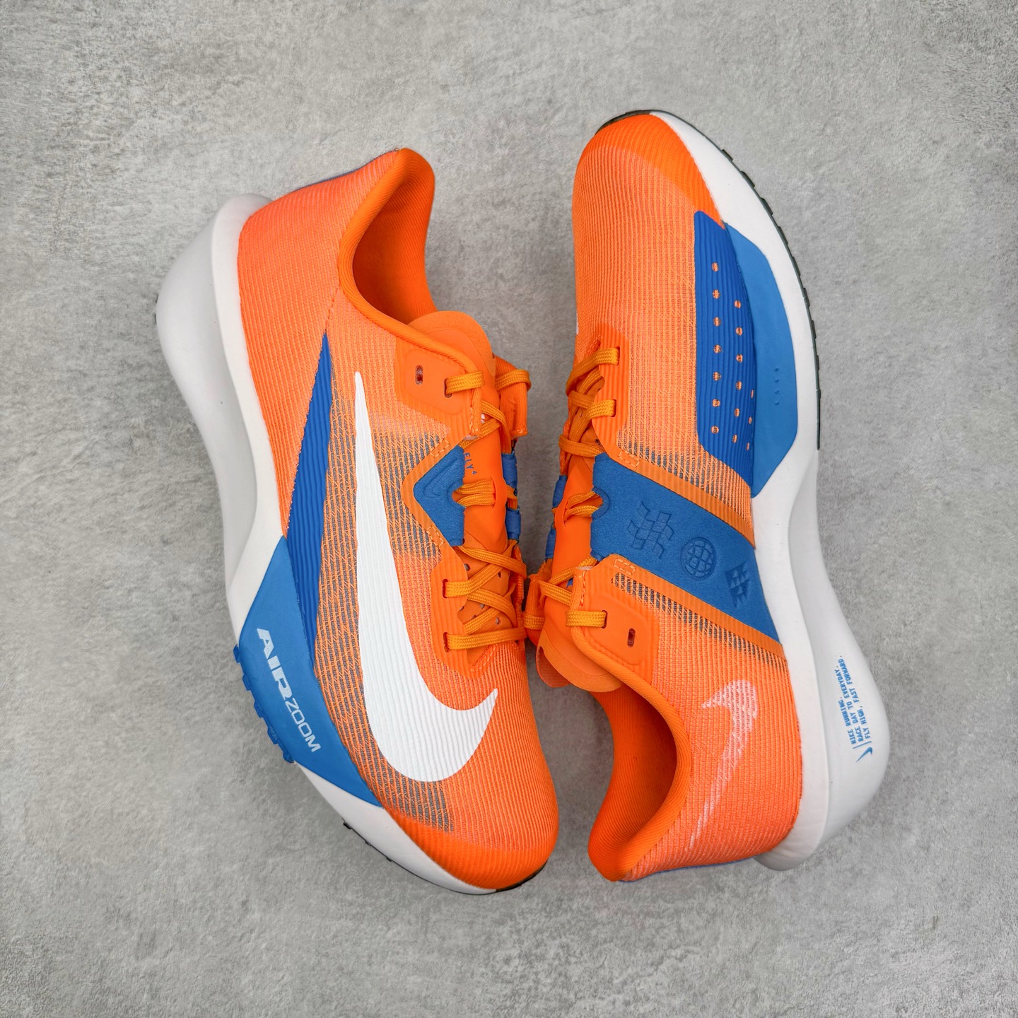 图片[3]-NK ZoomX Invincible Run Flyknit 6 轻量跑鞋 飞织低帮休闲运动慢跑鞋 厚底增高 老爹鞋 此鞋专为短跑运动员而生 是为 5 至 10 公里距离的赛事和训练打造 整体设计采用流线型的轻质工程网眼材质构成鞋面 并与其他 Running 旗舰鞋款同样搭载全脚掌 ZoomX 缓冲中底 搭配 Pebax 物料与橡胶外底 ZoomX StreakFly 首发配色以Prototype呈现 其灵感是来自开发期间的磨损测试 透过编号的标记与内侧的预期跑步距离突出研发过程 货号： FV6040-800 尺码：36 36.5 37.5 38 38.5 39 40 40.5 41 42 42.5 43 44 45-选品中心