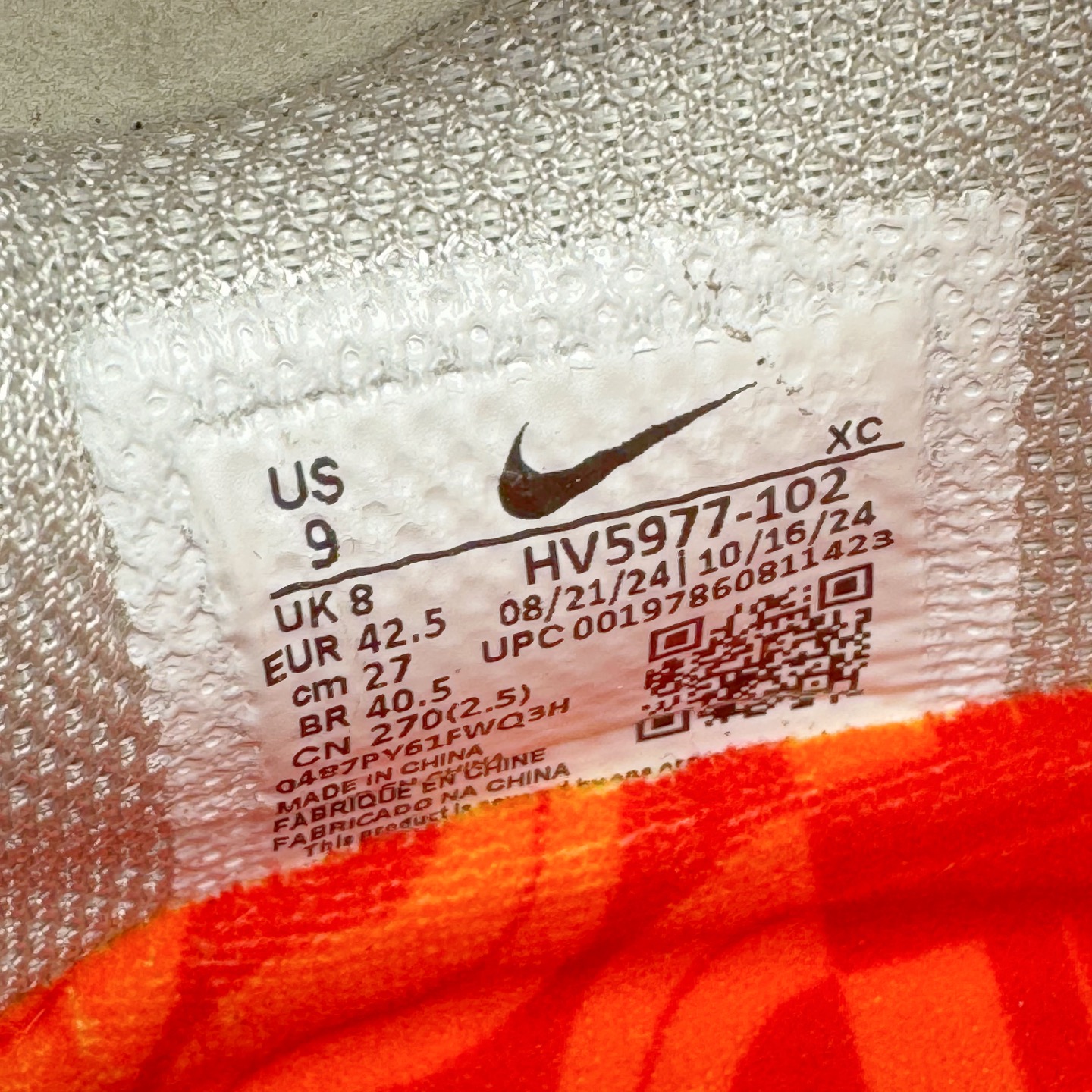 图片[10]-＃灭世/Max NK Air Zoom G.T.Cut 3 EP 实战系列篮球鞋 HV5977-102 全新GT Cut 3.0 全掌搭载了 ZoomX 泡棉 使得整双鞋在缓震表现上可谓相当优秀 拥有着顶级科技配置的同时 颜值设计也非常可观 整体鞋型仍然保留了前低后高的设计 G.T. Cut 传统的突进极速突破的感觉 鞋头麂皮材质和 NK Flywire 飞线工艺 相对来说包裹感更好了 必备的TPU 支撑片 两侧 Swoosh 的透气孔设计 起到散热透气的作用 鞋舌采用类似跑鞋的半开叉式设计 搭配鞋带既可以提升包裹感 又降低了运动中鞋舌乱跑的可能性 鞋子内里填充相当厚实 避免掉跟 尺码：39 40 40.5 41 42 42.5 43 44 44.5 45 46-选品中心