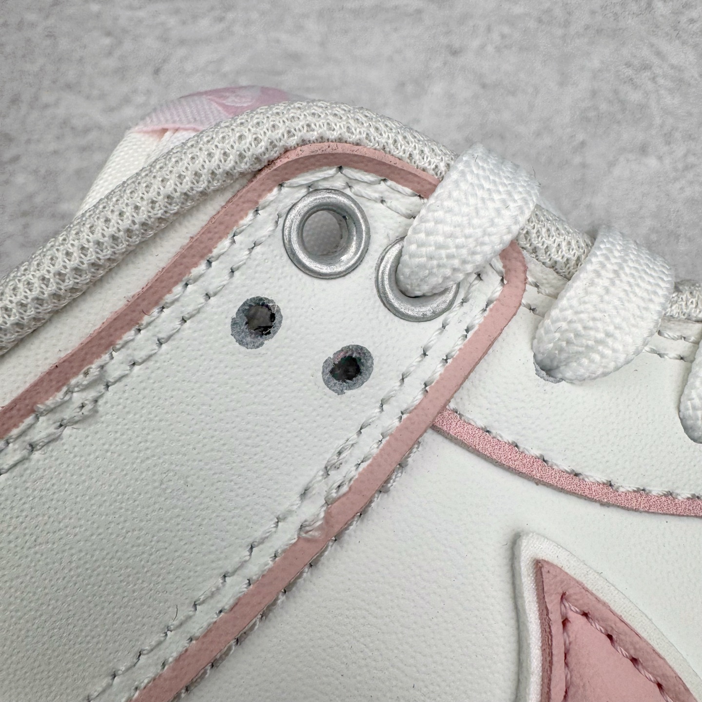 图片[15]-＃YC纯原 NK Dunk Low 心动旋律 WP0212-013 定制系列天花板 无原鞋不开发 全系列得物原鞋一比一校对开发 配色持续更新中 终端对接 优势输出 全套原厂楦头原纸板数据档案倾力打造 原汁原味莞产 极致还原 圈内最强针车工艺 高端零售指定版 广东原厂配套原盒原标 鞋盒分三个尺码段 原厂冲刀 超高清洁度 全鞋零毛边皮料切割 采用原厂百宏鞋带以及原厂百宏织唛舌标 内标可供原厂几率过验 进口原装条纹中底布 四线拉帮白色点胶 原厂拉帮手法遵循公司 原厂电绣 极致还原 尺码：36 36.5 37.5 38 38.5 39 40-选品中心