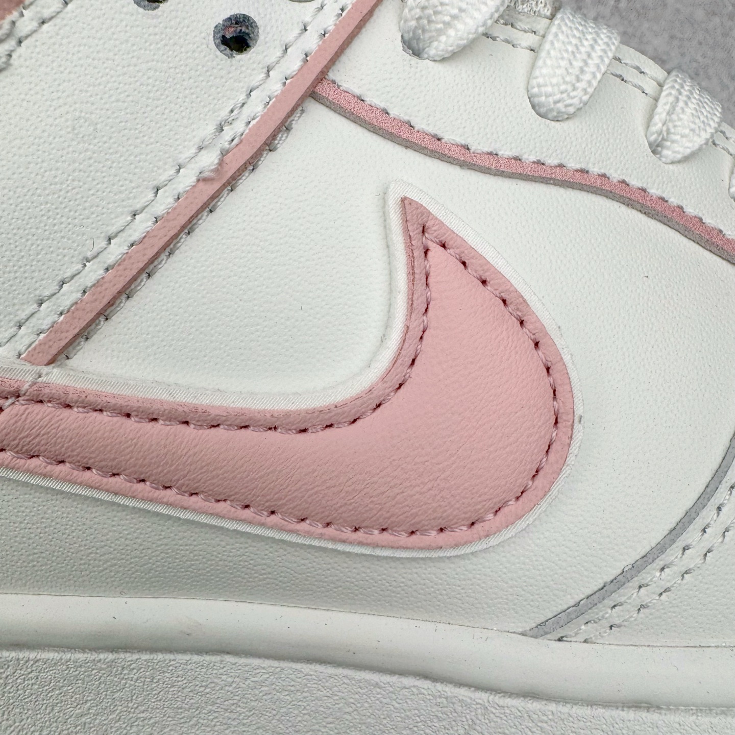 图片[16]-＃YC纯原 NK Dunk Low 心动旋律 WP0212-013 定制系列天花板 无原鞋不开发 全系列得物原鞋一比一校对开发 配色持续更新中 终端对接 优势输出 全套原厂楦头原纸板数据档案倾力打造 原汁原味莞产 极致还原 圈内最强针车工艺 高端零售指定版 广东原厂配套原盒原标 鞋盒分三个尺码段 原厂冲刀 超高清洁度 全鞋零毛边皮料切割 采用原厂百宏鞋带以及原厂百宏织唛舌标 内标可供原厂几率过验 进口原装条纹中底布 四线拉帮白色点胶 原厂拉帮手法遵循公司 原厂电绣 极致还原 尺码：36 36.5 37.5 38 38.5 39 40-选品中心