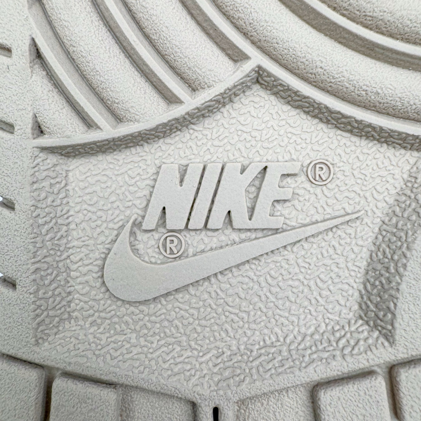 图片[17]-＃YC纯原 NK Dunk Low 心动旋律 WP0212-013 定制系列天花板 无原鞋不开发 全系列得物原鞋一比一校对开发 配色持续更新中 终端对接 优势输出 全套原厂楦头原纸板数据档案倾力打造 原汁原味莞产 极致还原 圈内最强针车工艺 高端零售指定版 广东原厂配套原盒原标 鞋盒分三个尺码段 原厂冲刀 超高清洁度 全鞋零毛边皮料切割 采用原厂百宏鞋带以及原厂百宏织唛舌标 内标可供原厂几率过验 进口原装条纹中底布 四线拉帮白色点胶 原厂拉帮手法遵循公司 原厂电绣 极致还原 尺码：36 36.5 37.5 38 38.5 39 40-选品中心